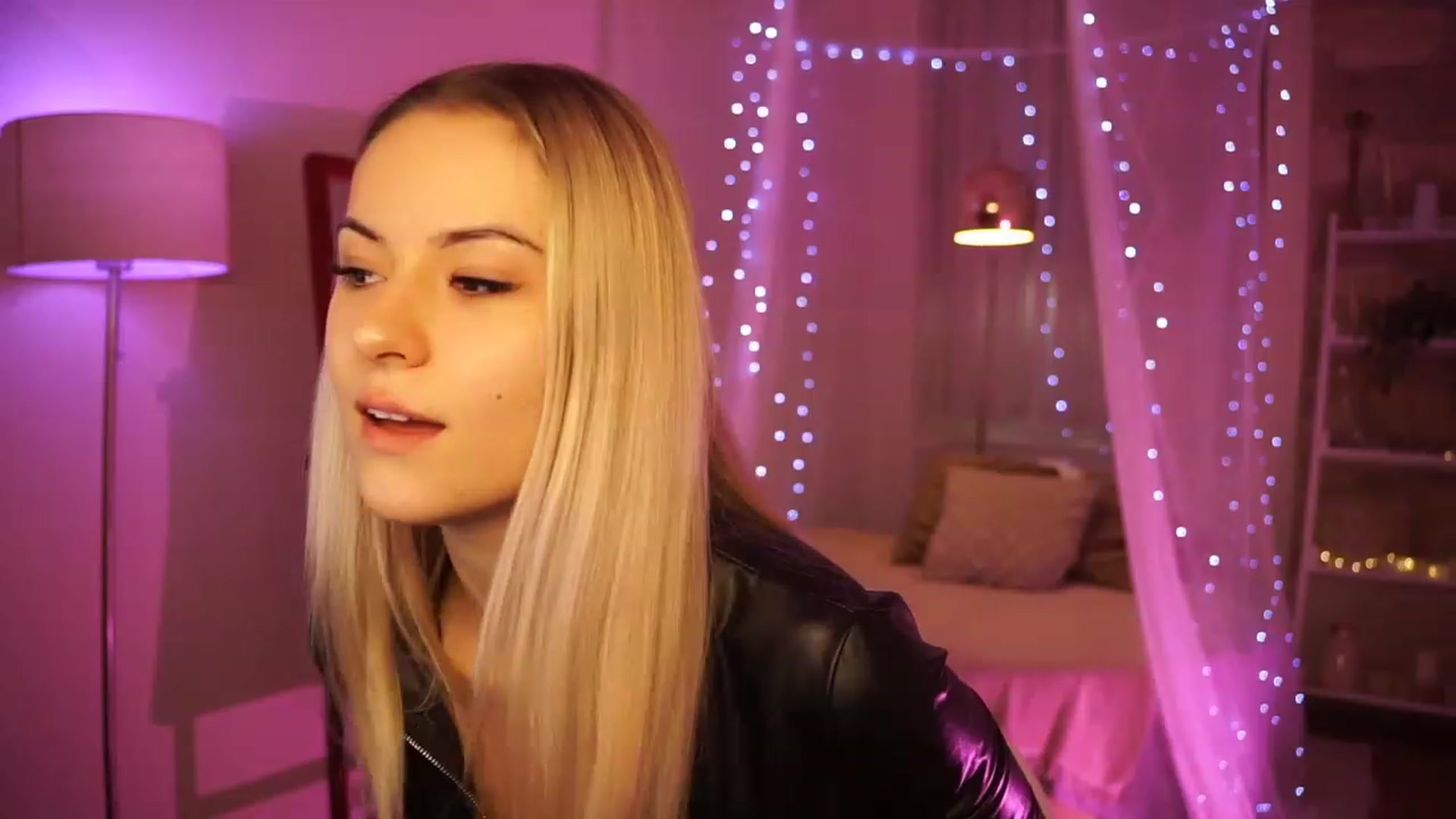 Gallery image thumbnail from Aurora_Sweet's myfreecams stream on, 02/17/2024, 13:09 image 9 of 20