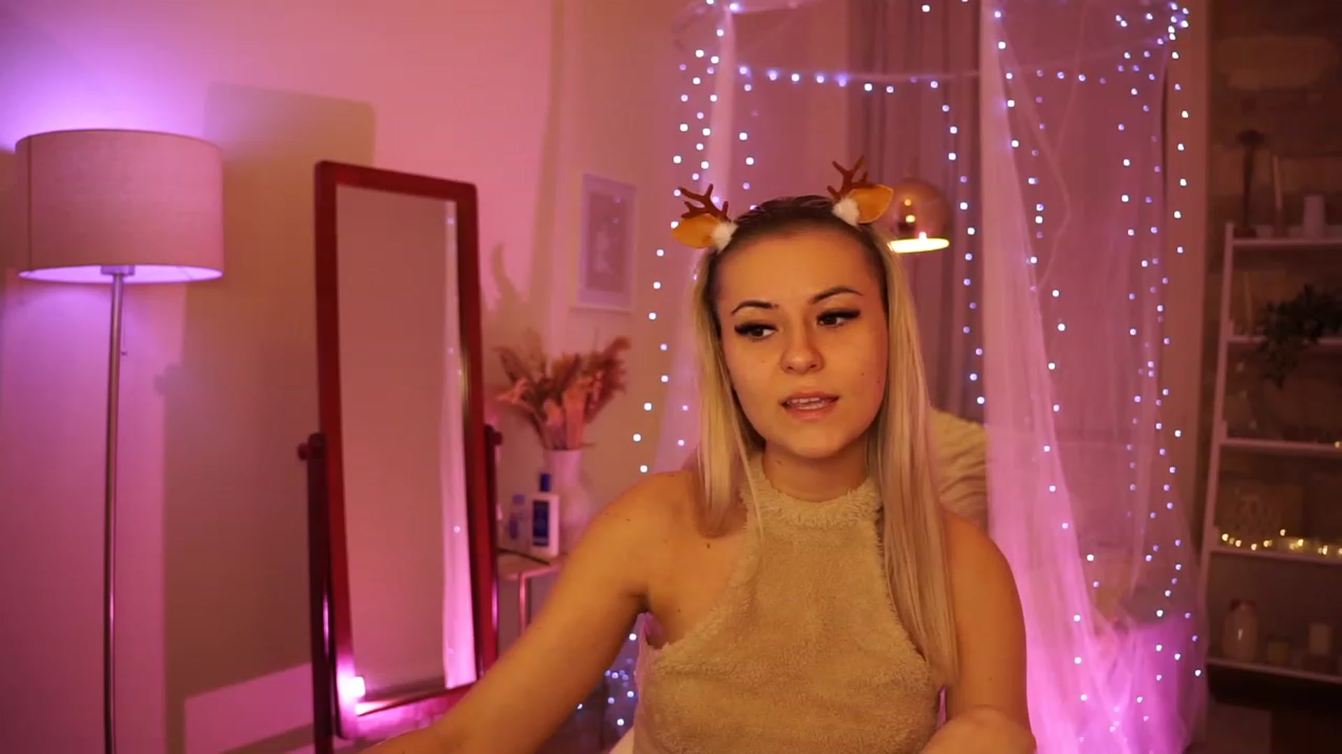 Gallery image thumbnail from Aurora_Sweet's myfreecams stream on, 02/19/2024, 21:17 image 6 of 20