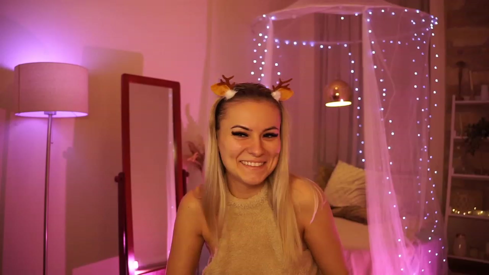 Gallery image thumbnail from Aurora_Sweet's myfreecams stream on, 02/19/2024, 21:17 image 4 of 20