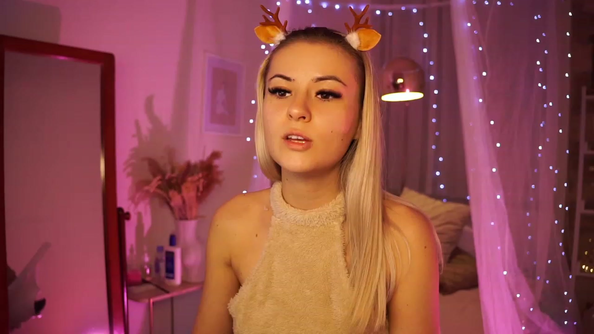 Gallery image thumbnail from Aurora_Sweet's myfreecams stream on, 02/19/2024, 21:17 image 13 of 20
