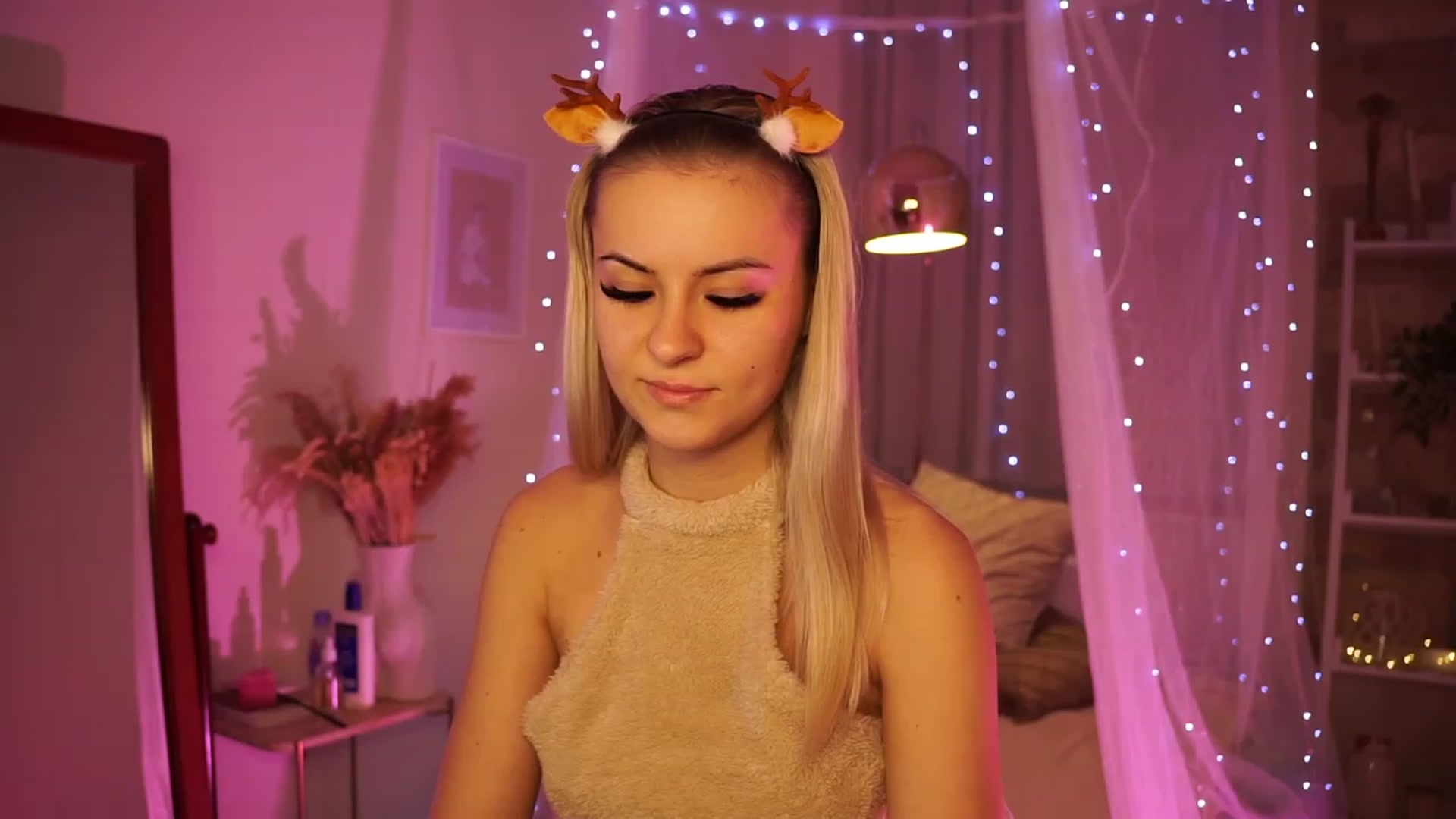 Gallery image thumbnail from Aurora_Sweet's myfreecams stream on, 02/19/2024, 21:17 image 17 of 20