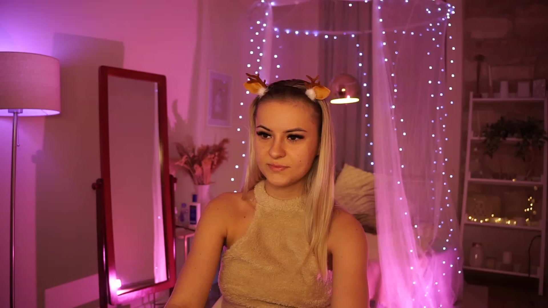 Gallery image thumbnail from Aurora_Sweet's myfreecams stream on, 02/19/2024, 21:17 image 10 of 20