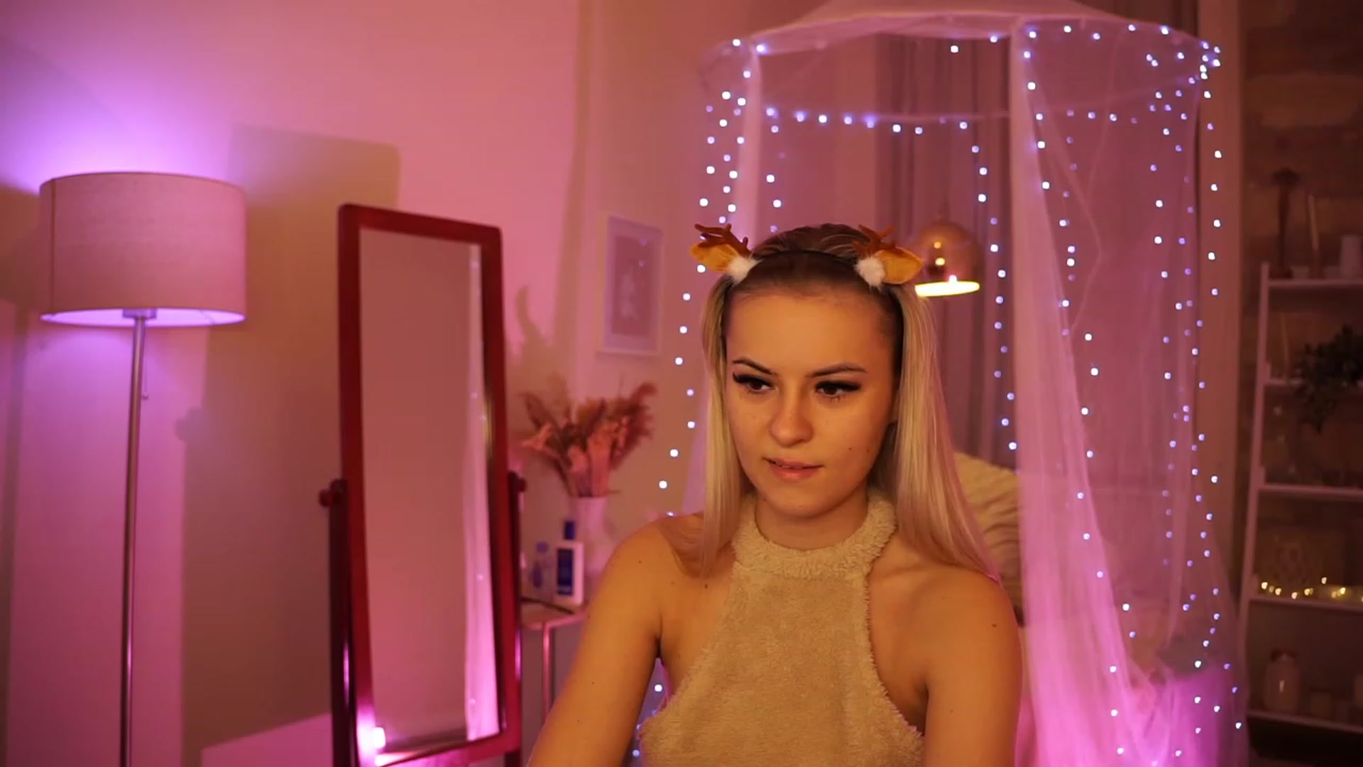 Gallery image thumbnail from Aurora_Sweet's myfreecams stream on, 02/19/2024, 21:17 image 3 of 20