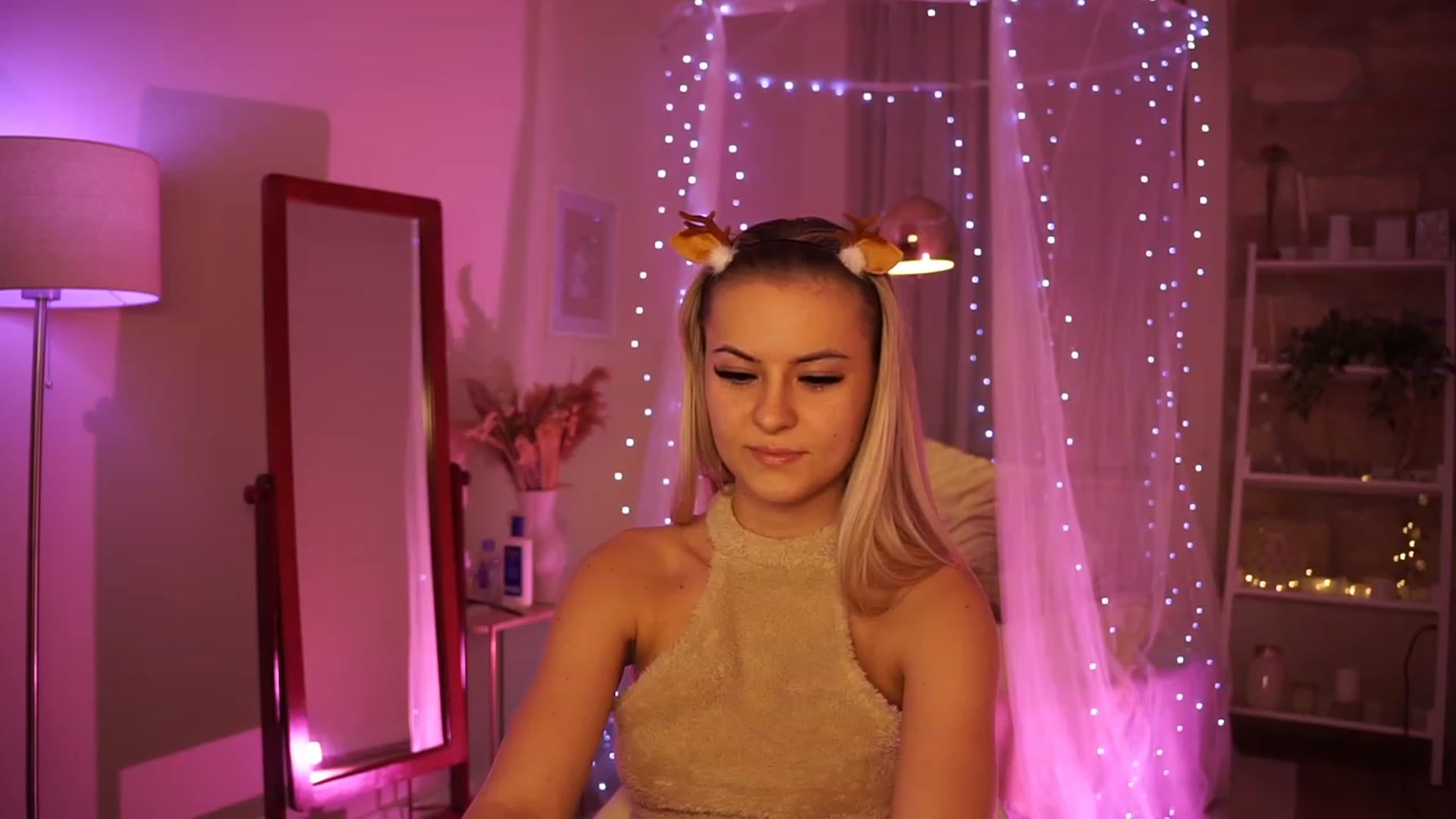 Gallery image thumbnail from Aurora_Sweet's myfreecams stream on, 02/19/2024, 21:17 image 9 of 20