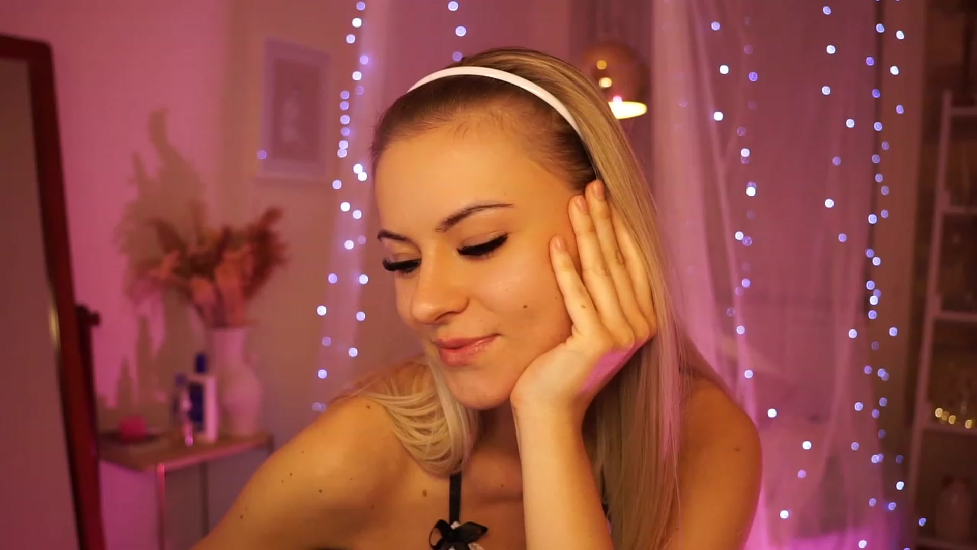 Gallery image thumbnail from Aurora_Sweet's myfreecams stream on, 02/21/2024, 20:36 image 14 of 20