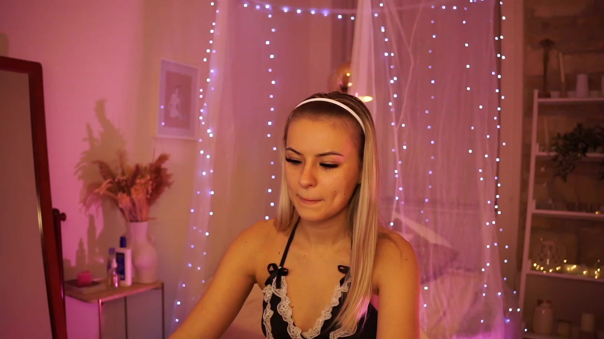 Gallery image thumbnail from Aurora_Sweet's myfreecams stream on, 02/21/2024, 20:36 image 8 of 20