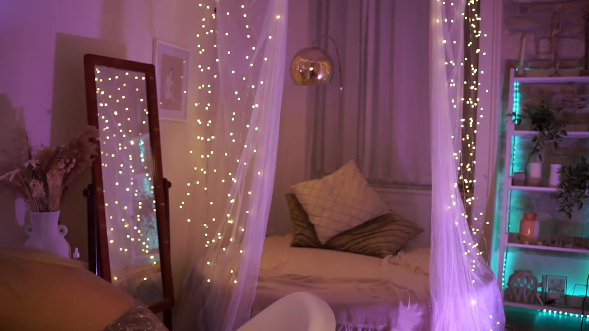 Gallery image thumbnail from Aurora_Sweet's myfreecams stream on, 02/26/2024, 20:31 image 3 of 20
