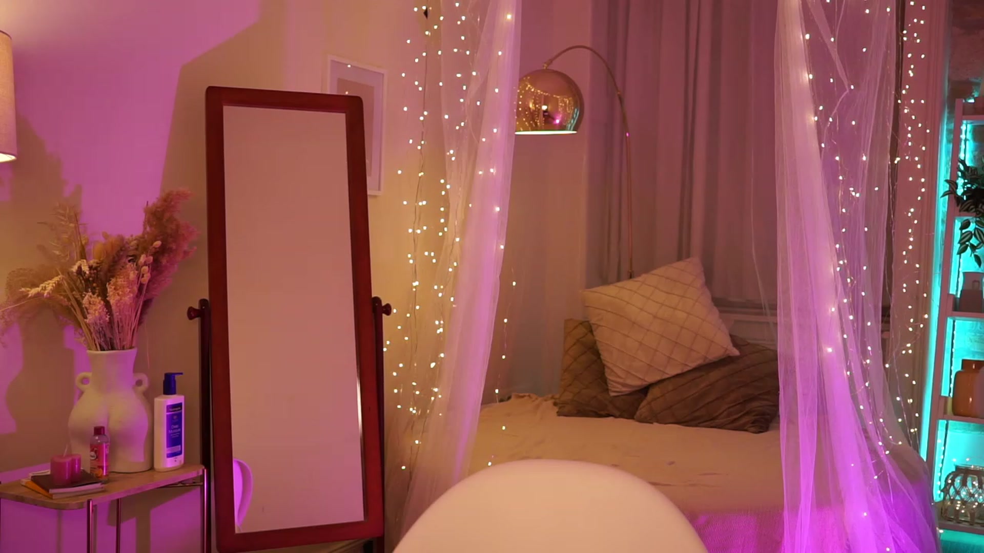 Gallery image thumbnail from Aurora_Sweet's myfreecams stream on, 03/13/2024, 20:11 image 19 of 20
