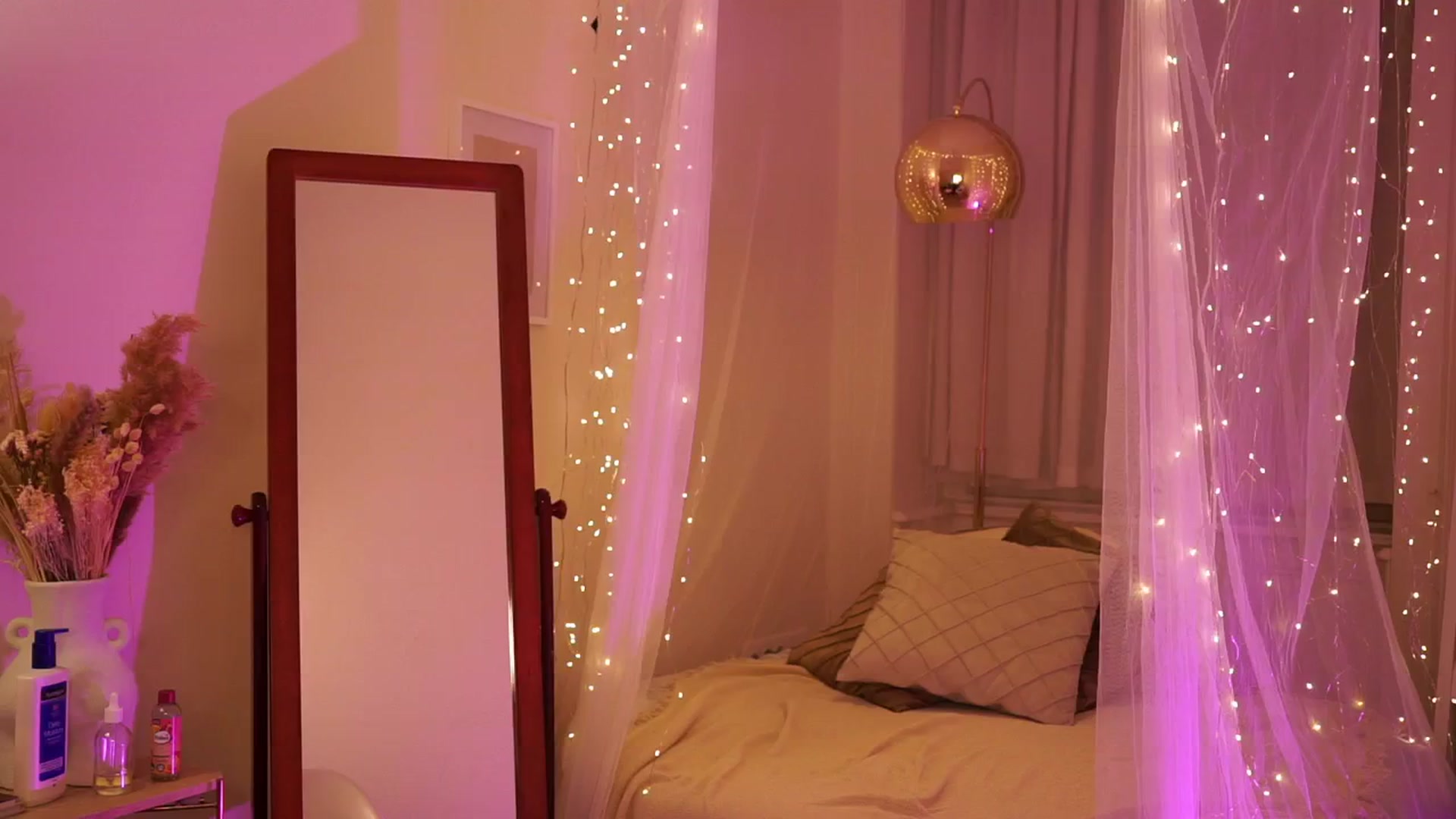 Gallery image thumbnail from Aurora_Sweet's myfreecams stream on, 03/16/2024, 18:38 image 2 of 20