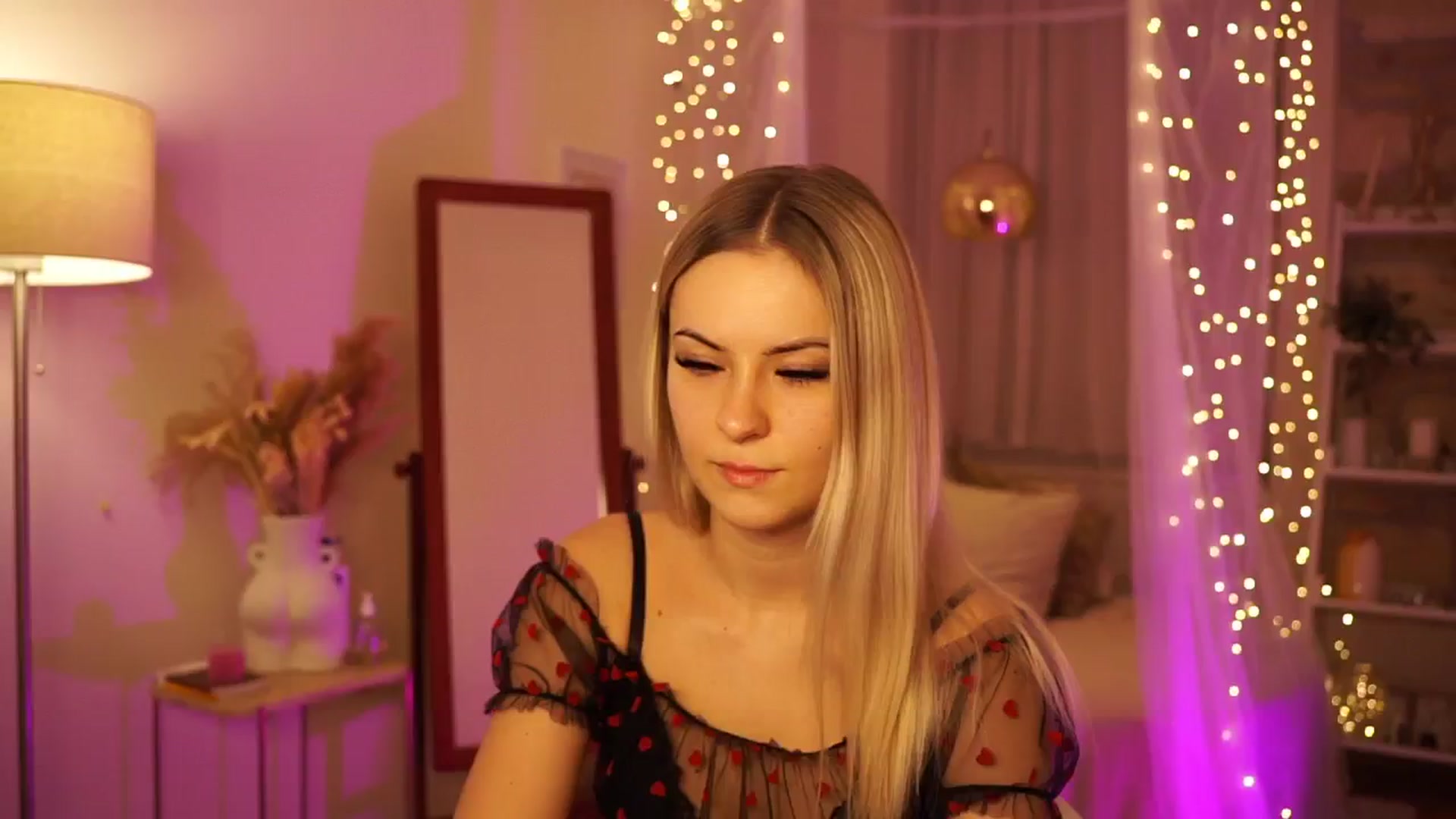 Gallery image thumbnail from Aurora_Sweet's myfreecams stream on, 03/17/2024, 18:34 image 1 of 20