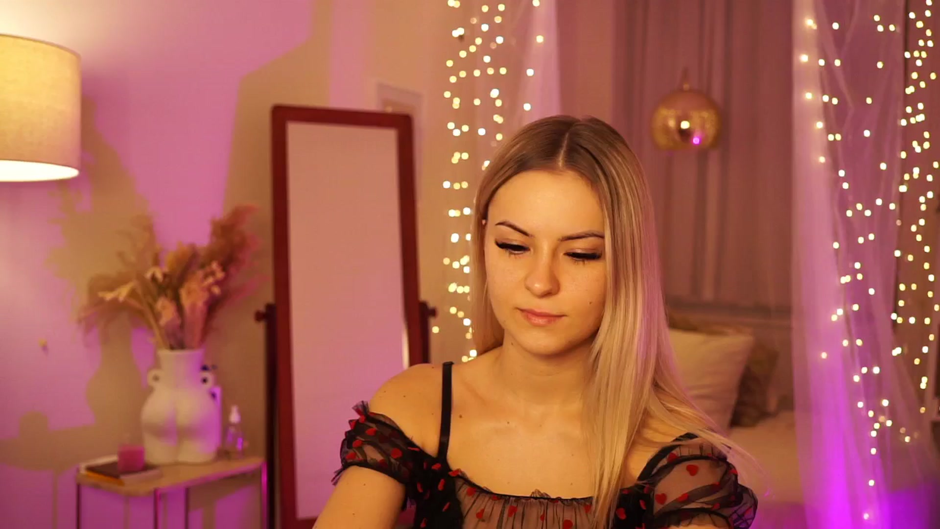 Gallery image thumbnail from Aurora_Sweet's myfreecams stream on, 03/17/2024, 18:34 image 18 of 20