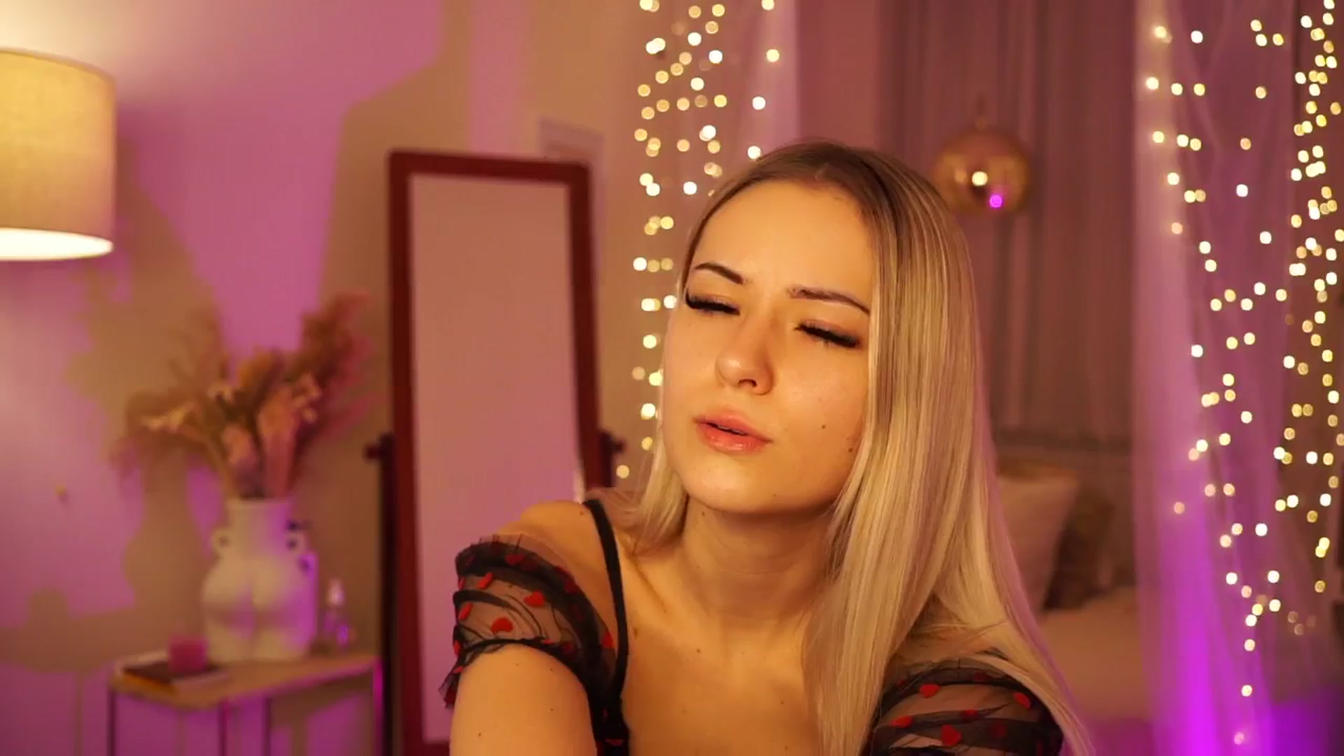 Gallery image thumbnail from Aurora_Sweet's myfreecams stream on, 03/17/2024, 18:34 image 17 of 20