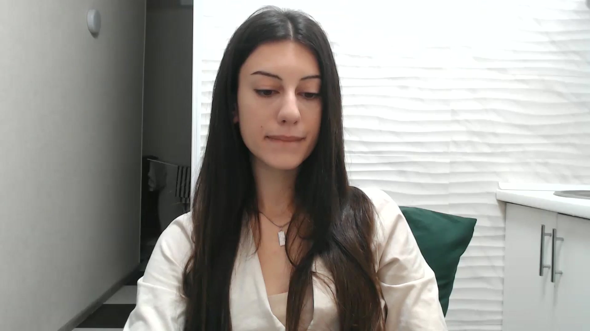 Gallery image thumbnail from Auroraa's myfreecams stream on, 12/02/2025, 15:01 image 9 of 20