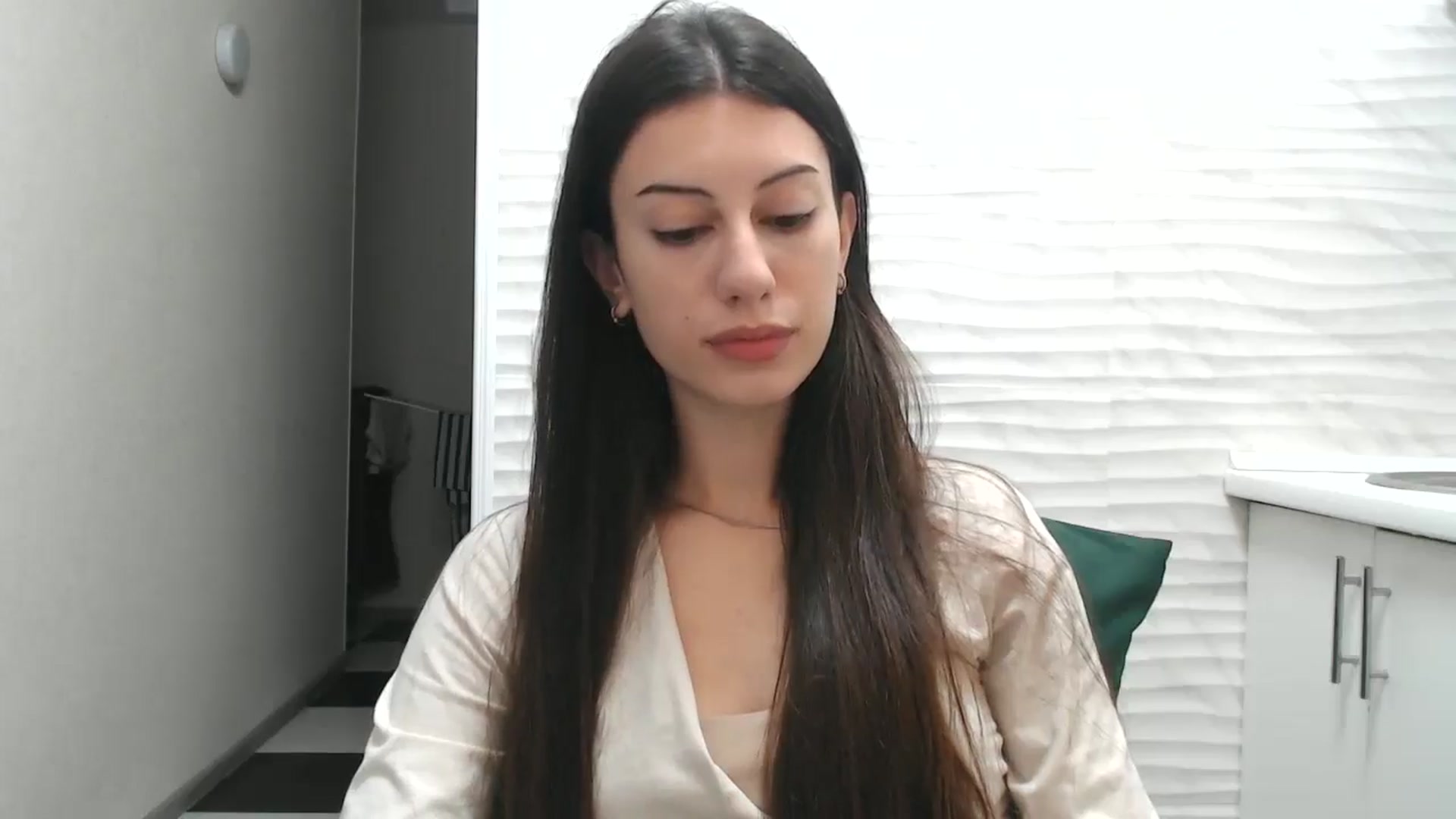 Gallery image thumbnail from Auroraa's myfreecams stream on, 12/02/2025, 15:01 image 2 of 20