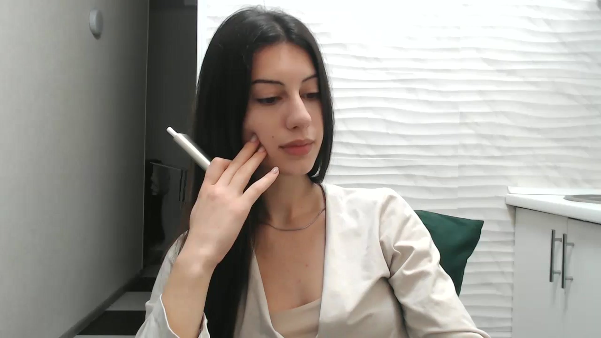 Gallery image thumbnail from Auroraa's myfreecams stream on, 12/02/2025, 15:01 image 4 of 20