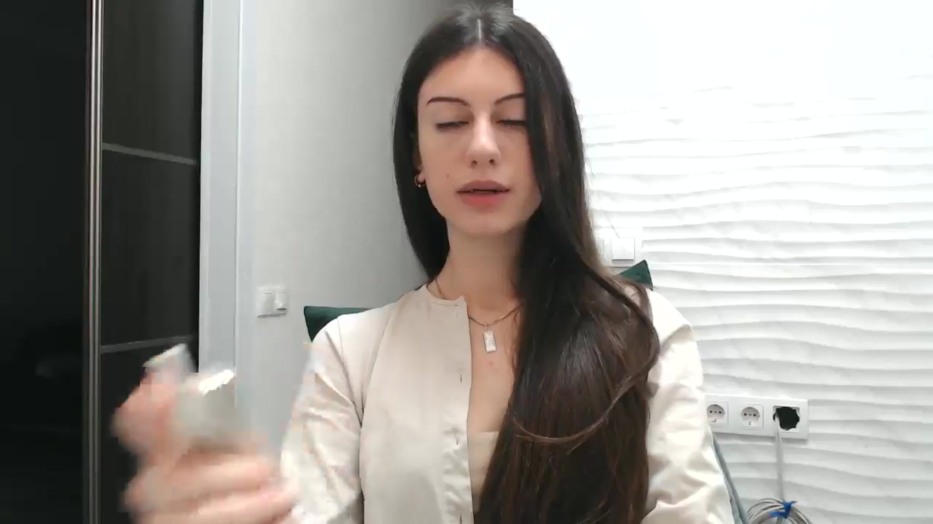 Gallery image thumbnail from Auroraa's myfreecams stream on, 12/04/2025, 13:47 image 4 of 20