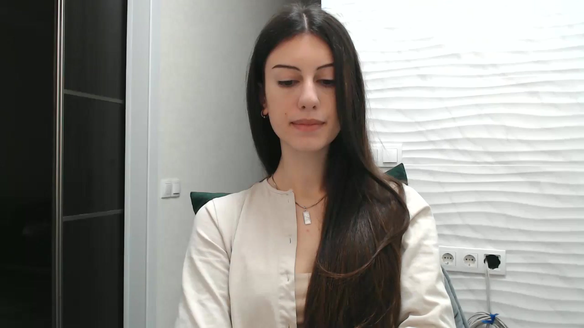 Gallery image thumbnail from Auroraa's myfreecams stream on, 12/04/2025, 13:47 image 5 of 20