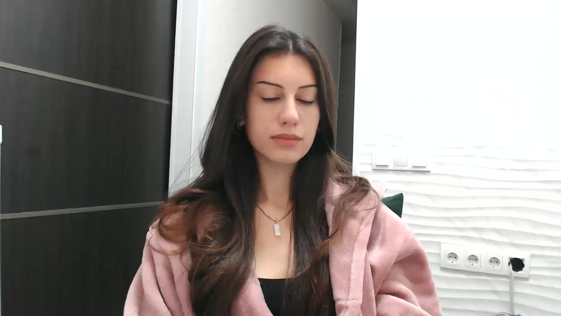 Gallery image thumbnail from Auroraa's myfreecams stream on, 12/05/2025, 14:25 image 6 of 20
