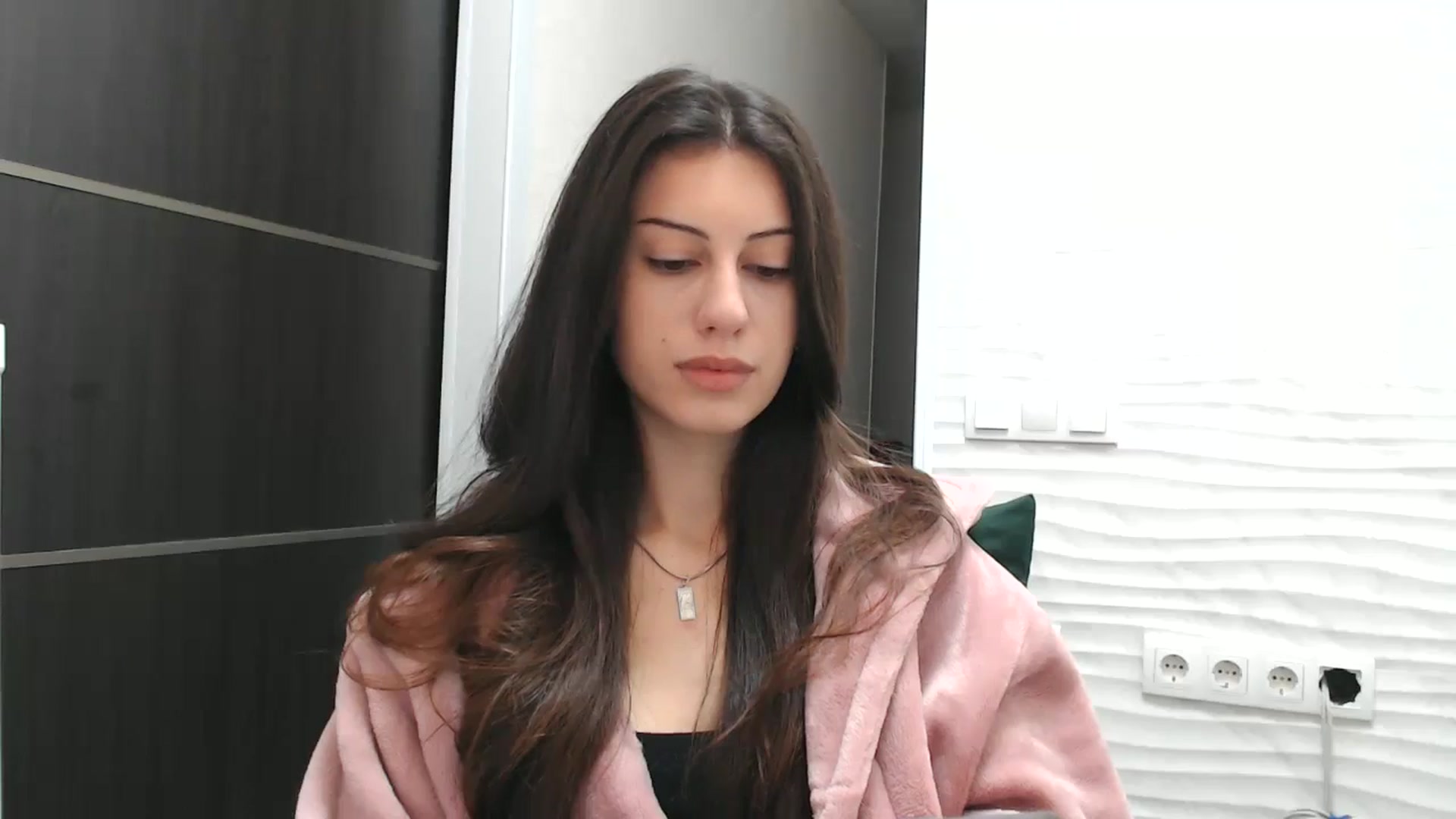 Gallery image thumbnail from Auroraa's myfreecams stream on, 12/05/2025, 14:25 image 14 of 20