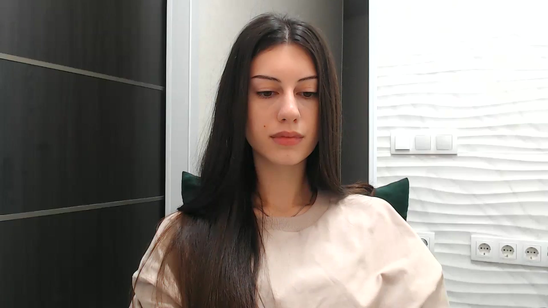 Gallery image thumbnail from Auroraa's myfreecams stream on, 12/06/2025, 13:16 image 7 of 20