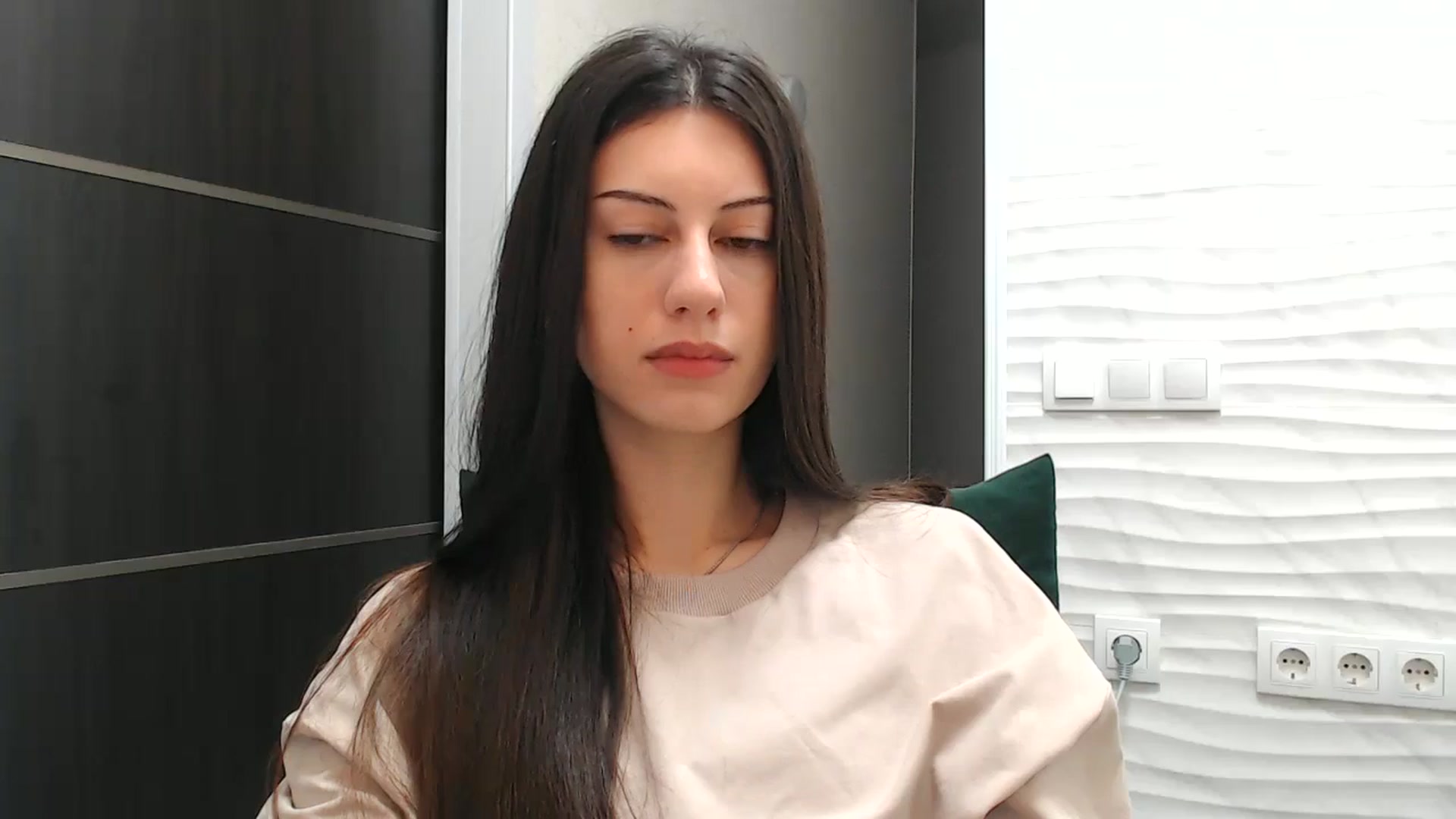 Gallery image thumbnail from Auroraa's myfreecams stream on, 12/06/2025, 13:16 image 4 of 20