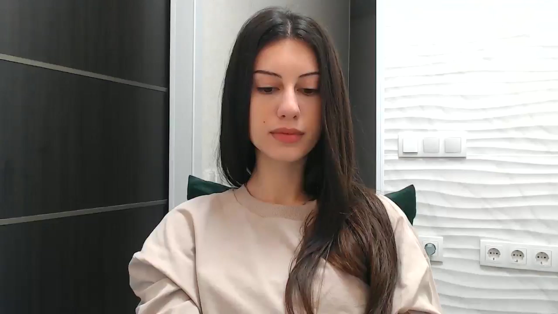 Gallery image thumbnail from Auroraa's myfreecams stream on, 12/06/2025, 13:16 image 17 of 20
