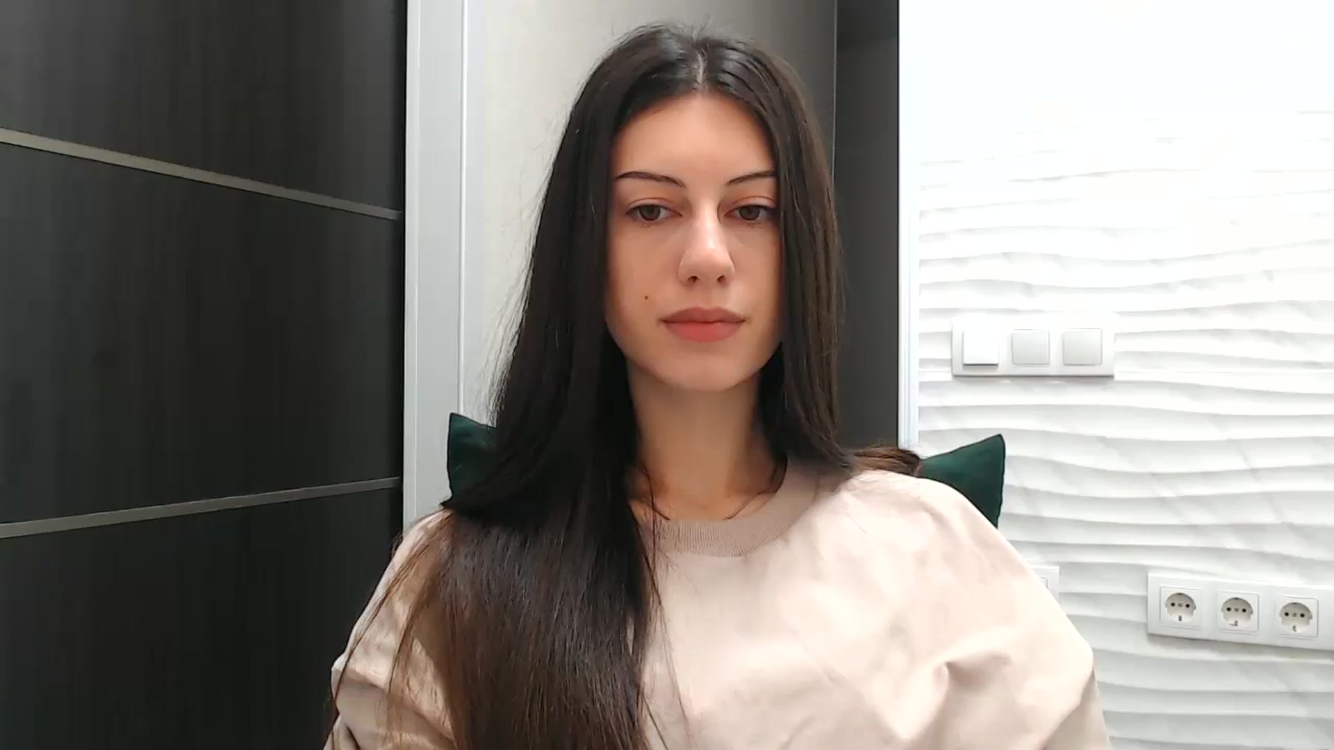 Gallery image thumbnail from Auroraa's myfreecams stream on, 12/06/2025, 13:16 image 8 of 20