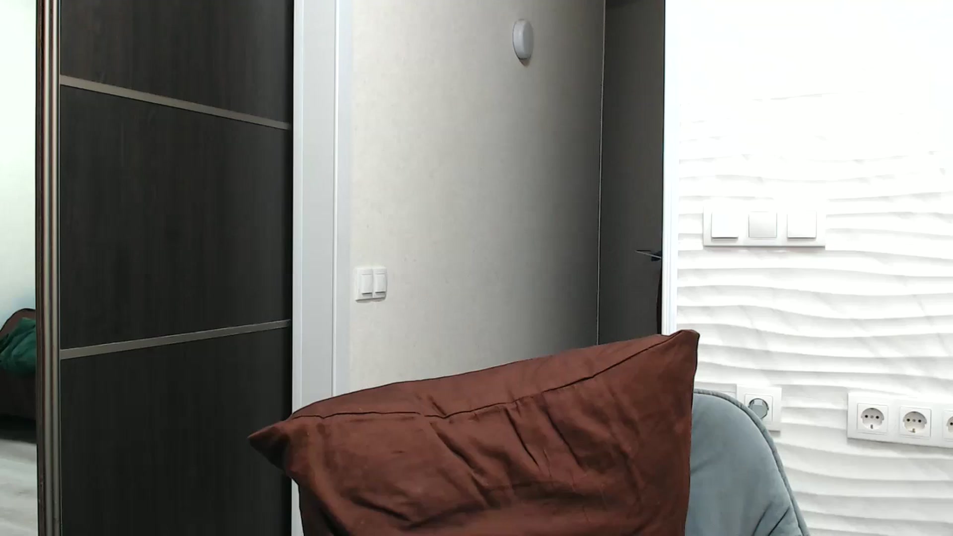 Gallery image thumbnail from Auroraa's myfreecams stream on, 12/21/2025, 21:03 image 15 of 20