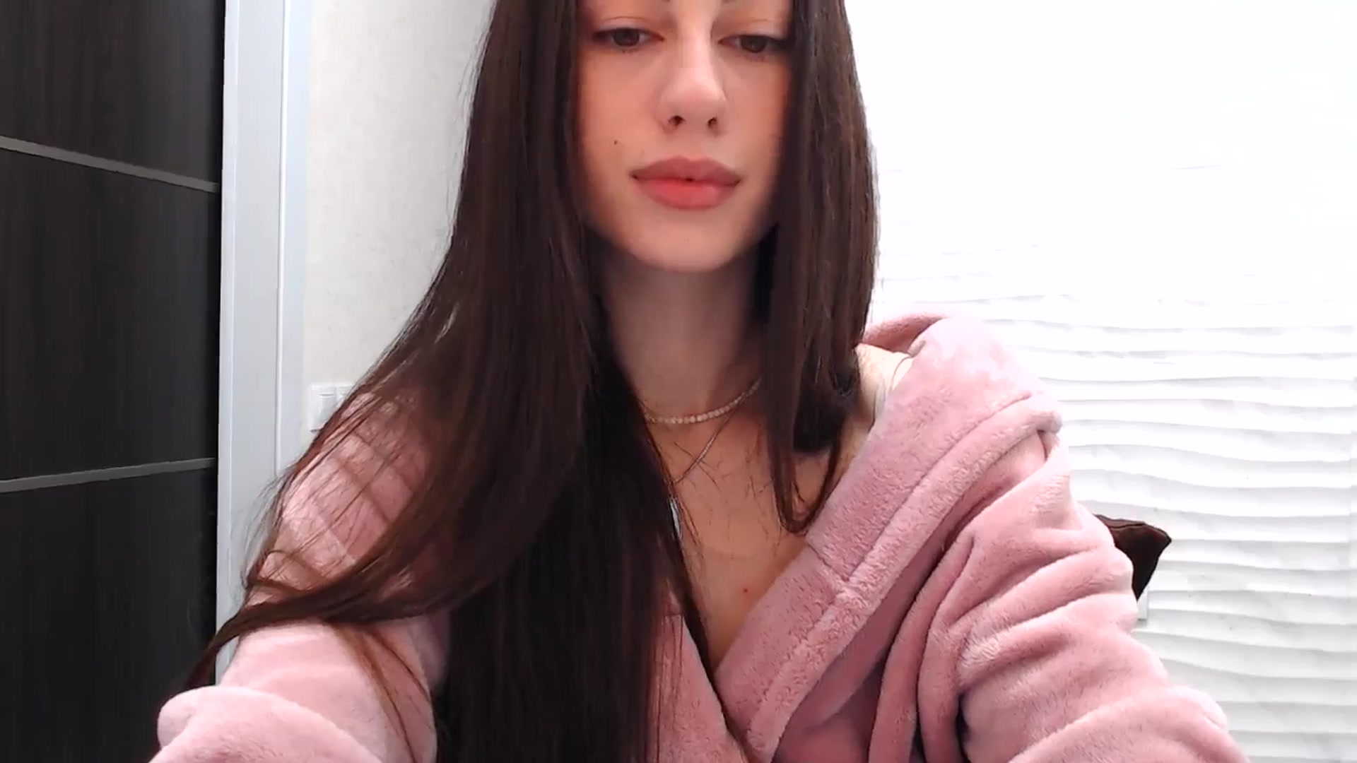 Gallery image thumbnail from Auroraa's myfreecams stream on, 12/25/2025, 12:18 image 5 of 20