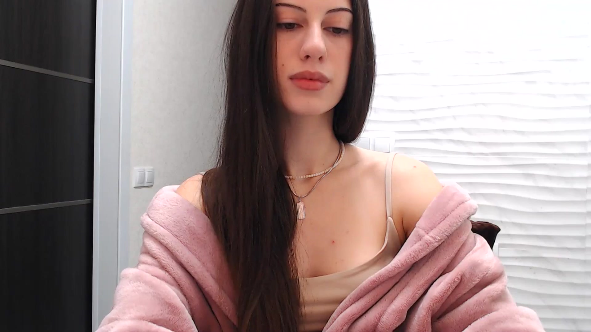 Gallery image thumbnail from Auroraa's myfreecams stream on, 12/25/2025, 12:18 image 14 of 20
