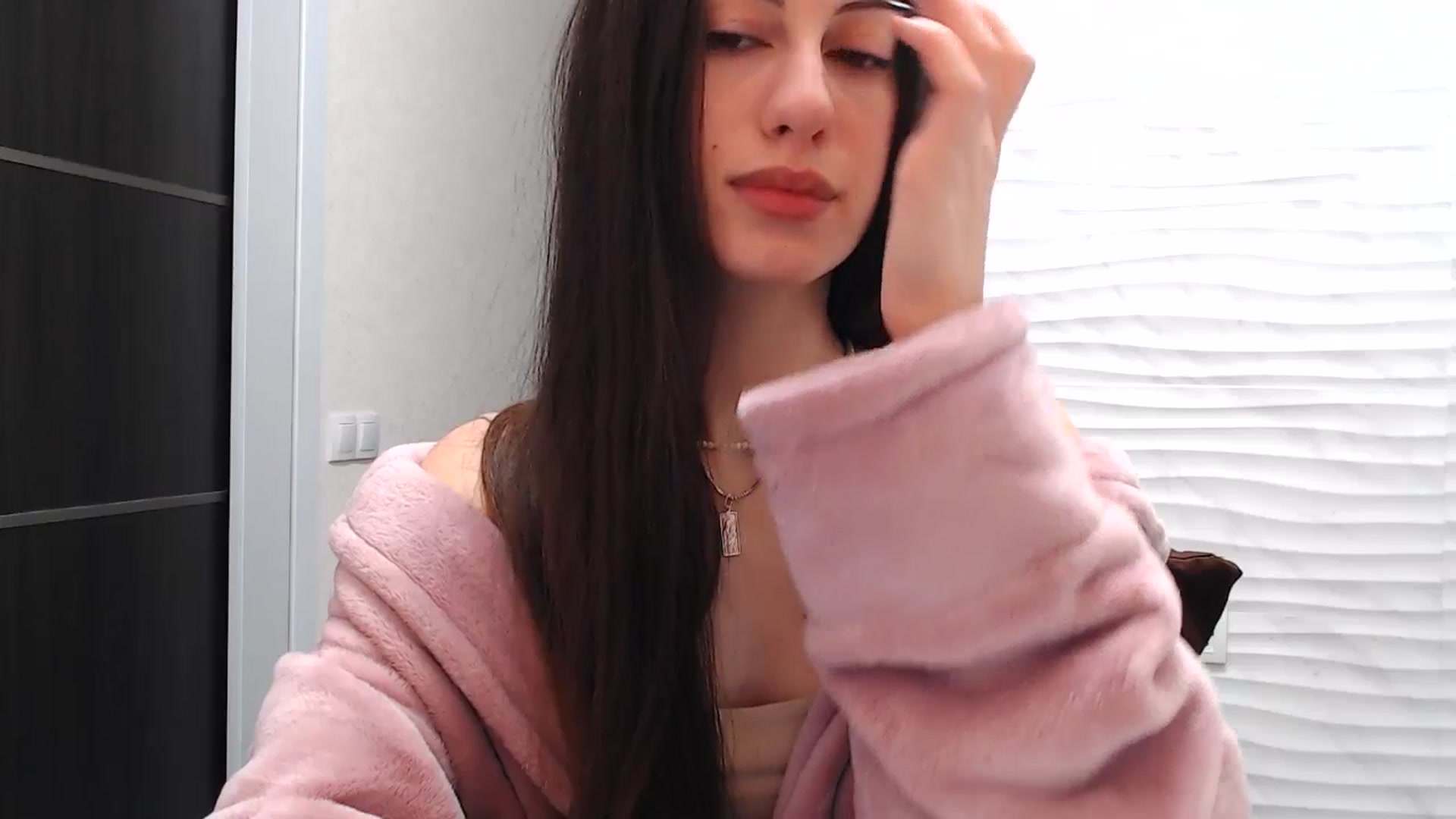 Gallery image thumbnail from Auroraa's myfreecams stream on, 12/25/2025, 12:18 image 11 of 20
