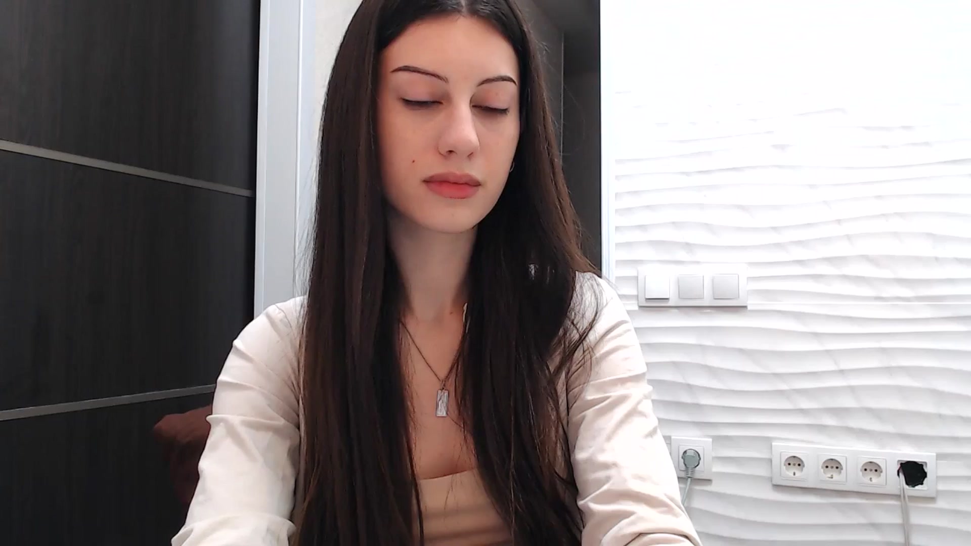 Gallery image thumbnail from Auroraa's myfreecams stream on, 01/07/2026, 13:00 image 5 of 20