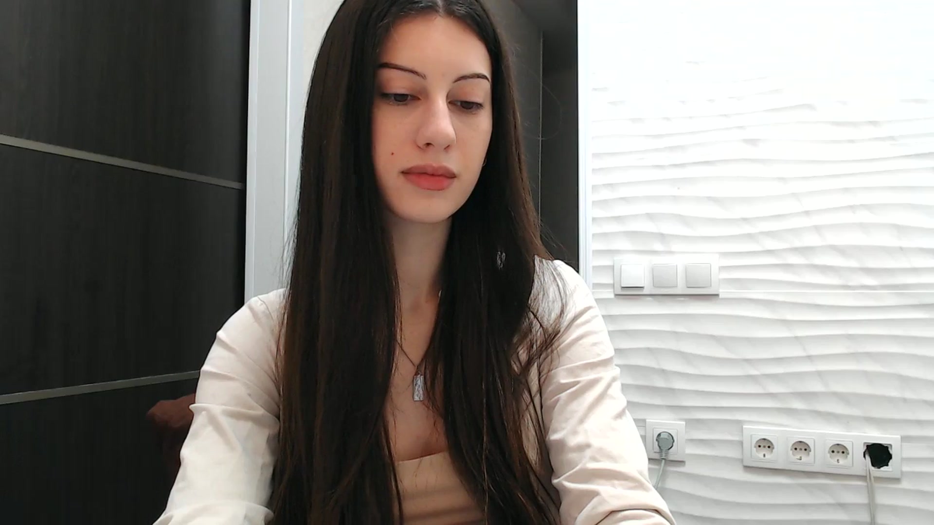 Gallery image thumbnail from Auroraa's myfreecams stream on, 01/07/2026, 13:00 image 6 of 20