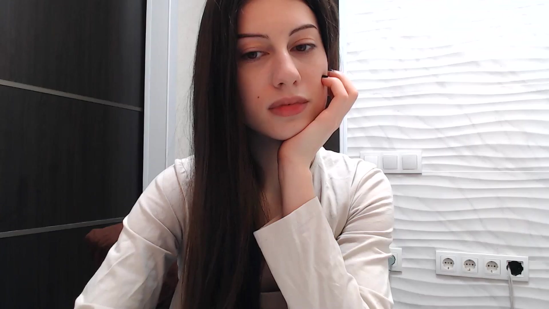 Gallery image thumbnail from Auroraa's myfreecams stream on, 01/07/2026, 13:00 image 13 of 20