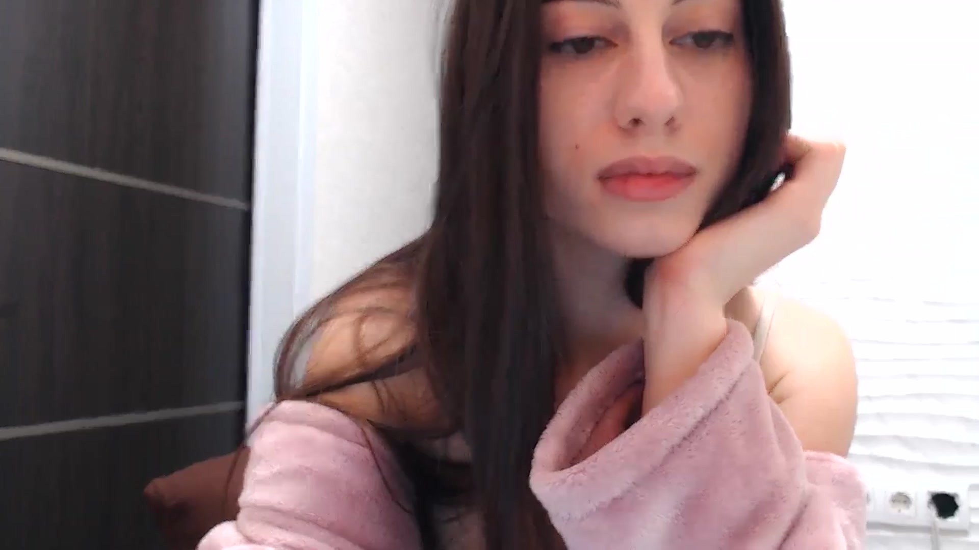 Gallery image thumbnail from Auroraa's myfreecams stream on, 01/07/2026, 13:43 image 19 of 20