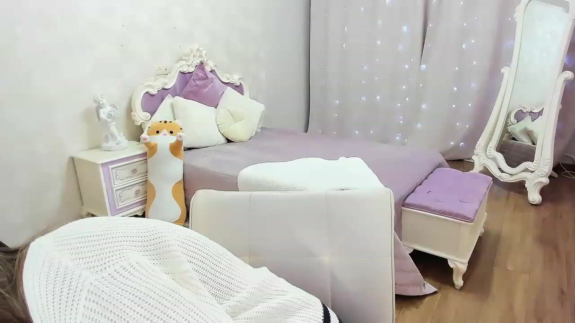Gallery image thumbnail from Auroraa__'s myfreecams stream on, 11/16/2022, 12:46 image 9 of 20
