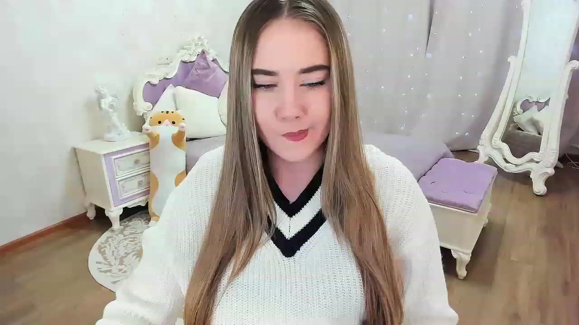 Gallery image thumbnail from Auroraa__'s myfreecams stream on, 11/16/2022, 12:46 image 18 of 20