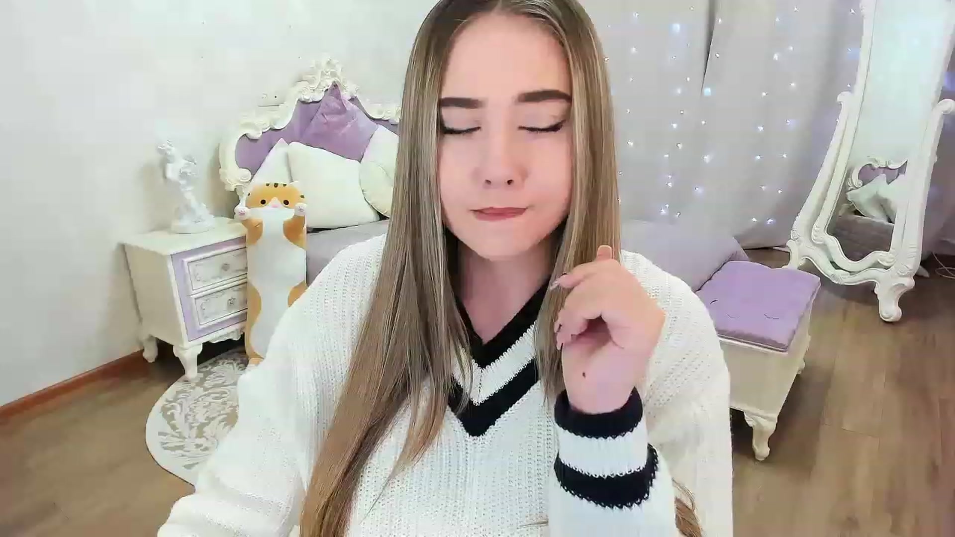 Gallery image thumbnail from Auroraa__'s myfreecams stream on, 11/16/2022, 12:46 image 19 of 20