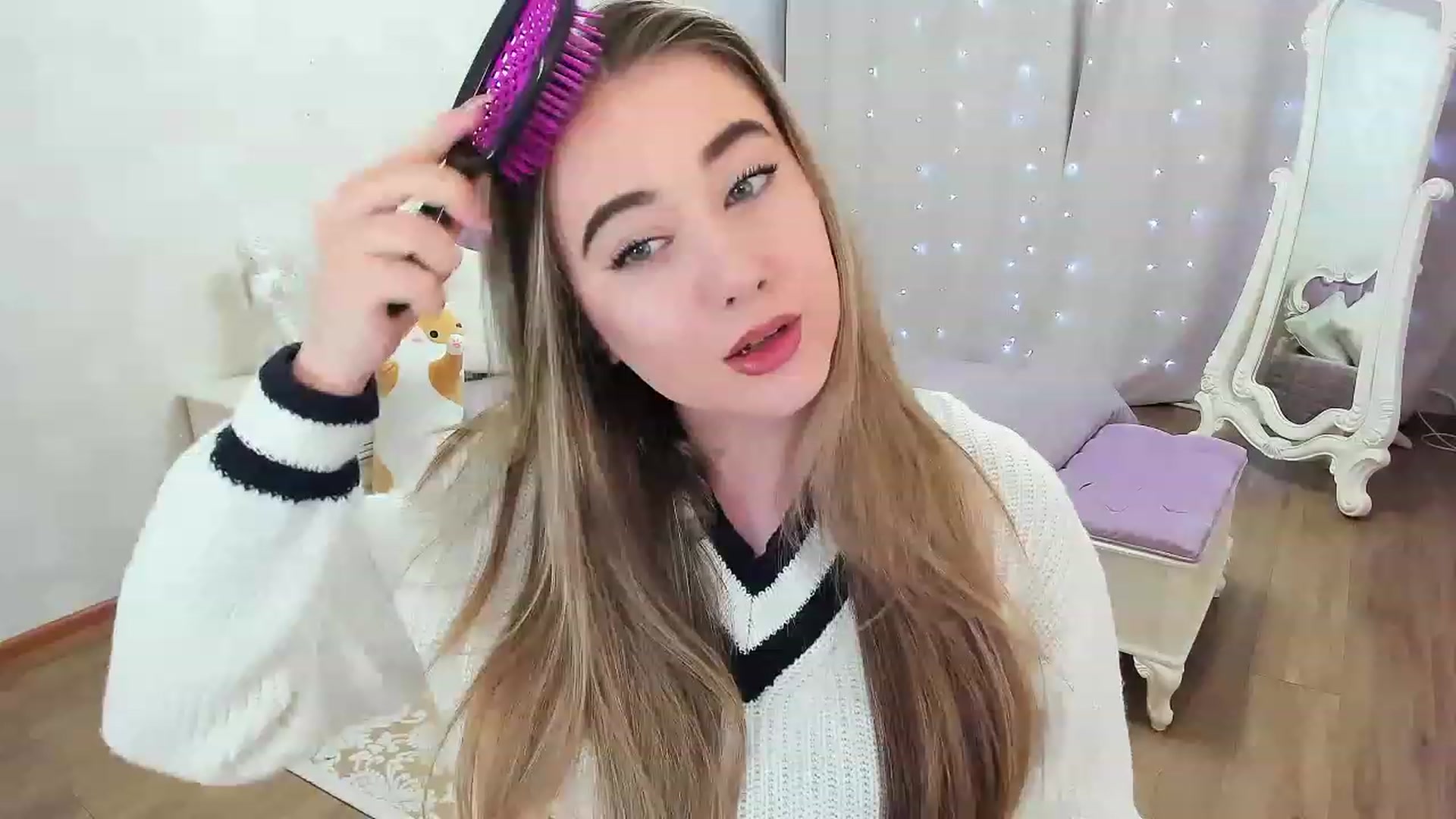 Gallery image thumbnail from Auroraa__'s myfreecams stream on, 11/16/2022, 12:46 image 14 of 20