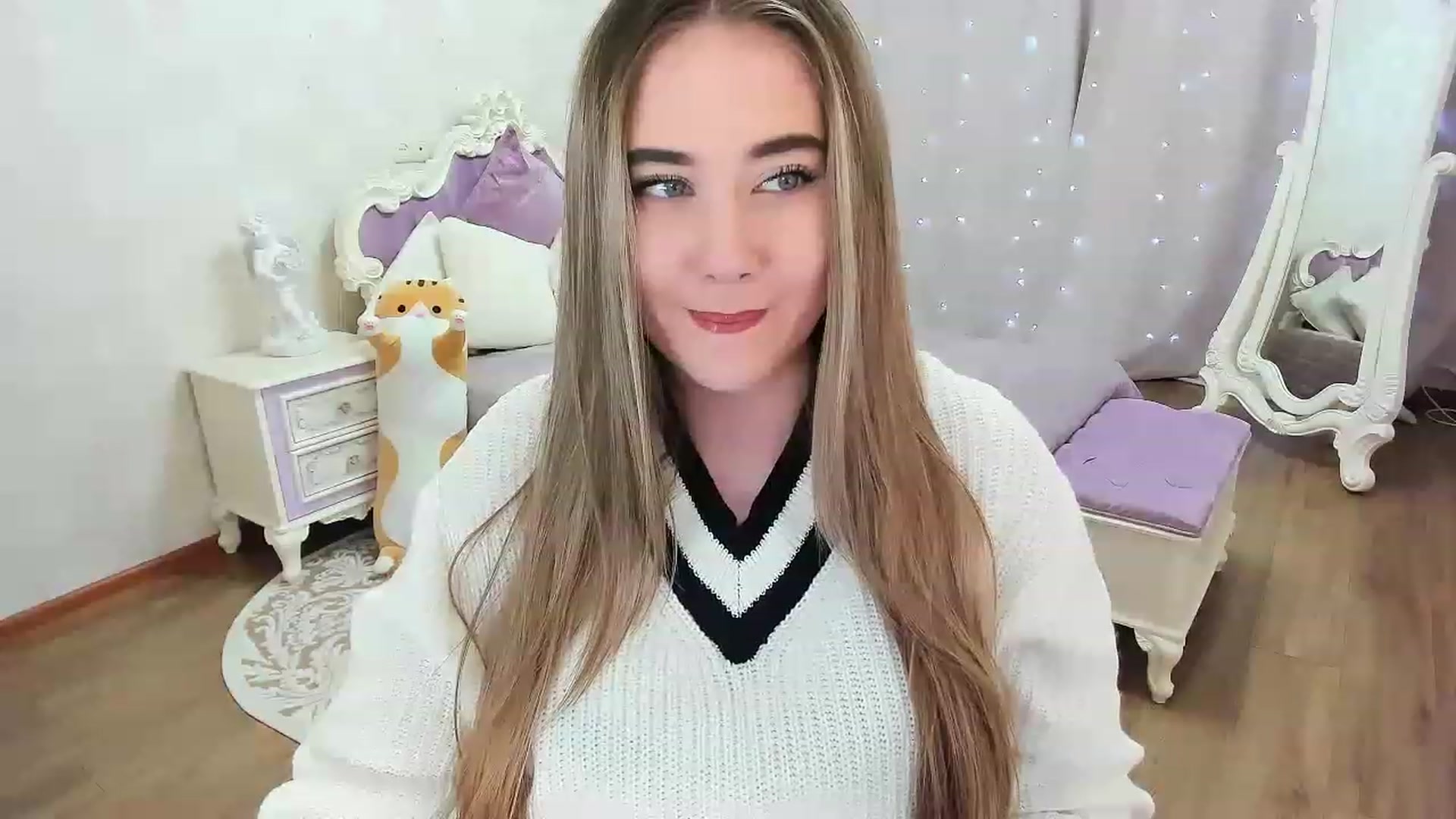 Gallery image thumbnail from Auroraa__'s myfreecams stream on, 11/16/2022, 12:46 image 15 of 20