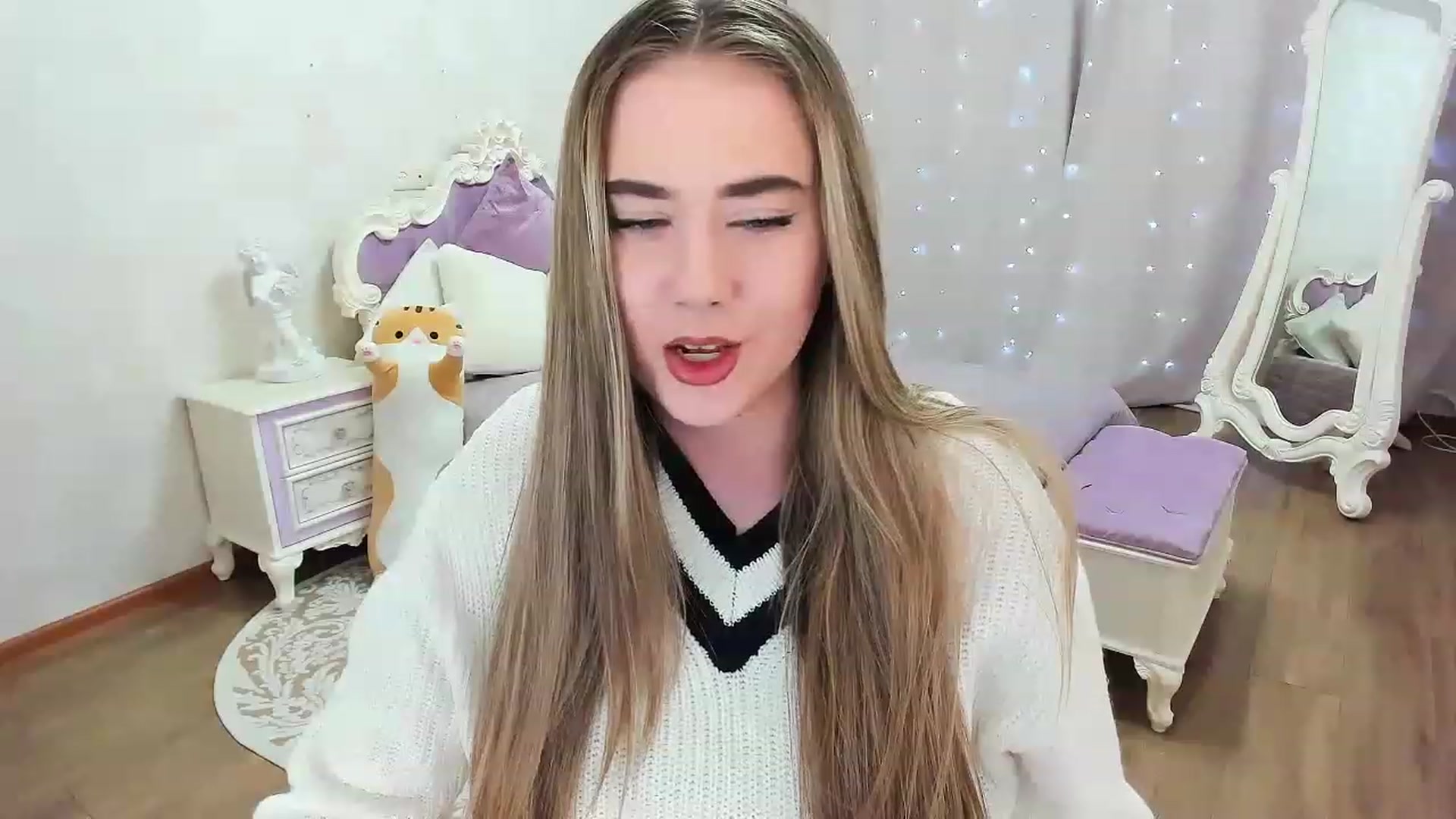 Gallery image thumbnail from Auroraa__'s myfreecams stream on, 11/16/2022, 12:46 image 8 of 20