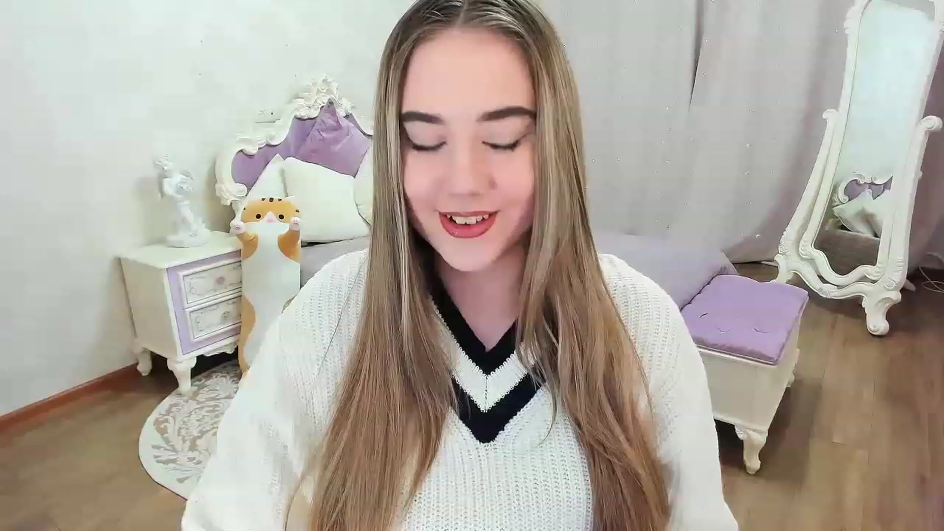 Gallery image thumbnail from Auroraa__'s myfreecams stream on, 11/16/2022, 12:46 image 10 of 20