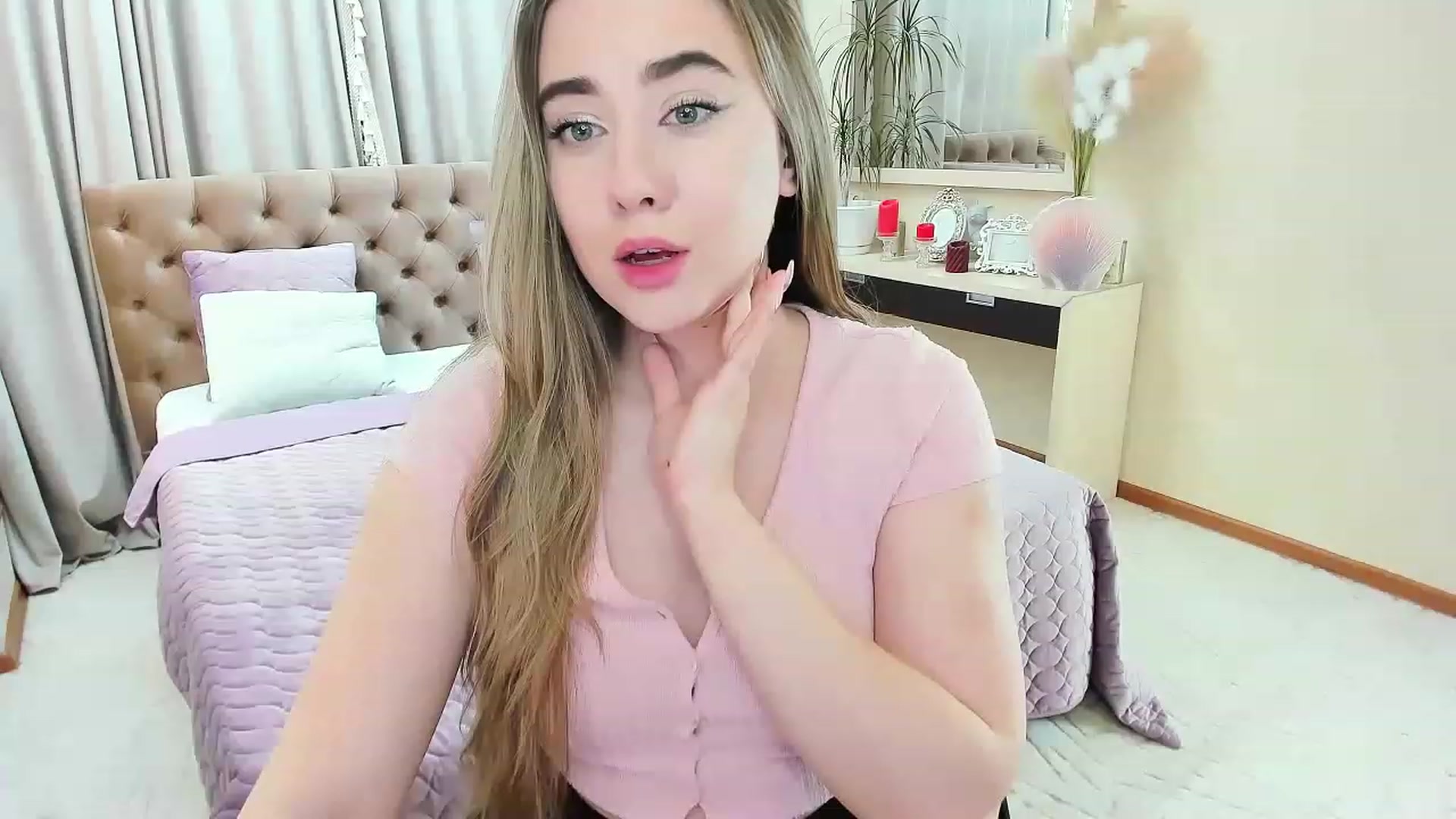 Gallery image thumbnail from Auroraa__'s myfreecams stream on, 11/17/2022, 17:46 image 16 of 20