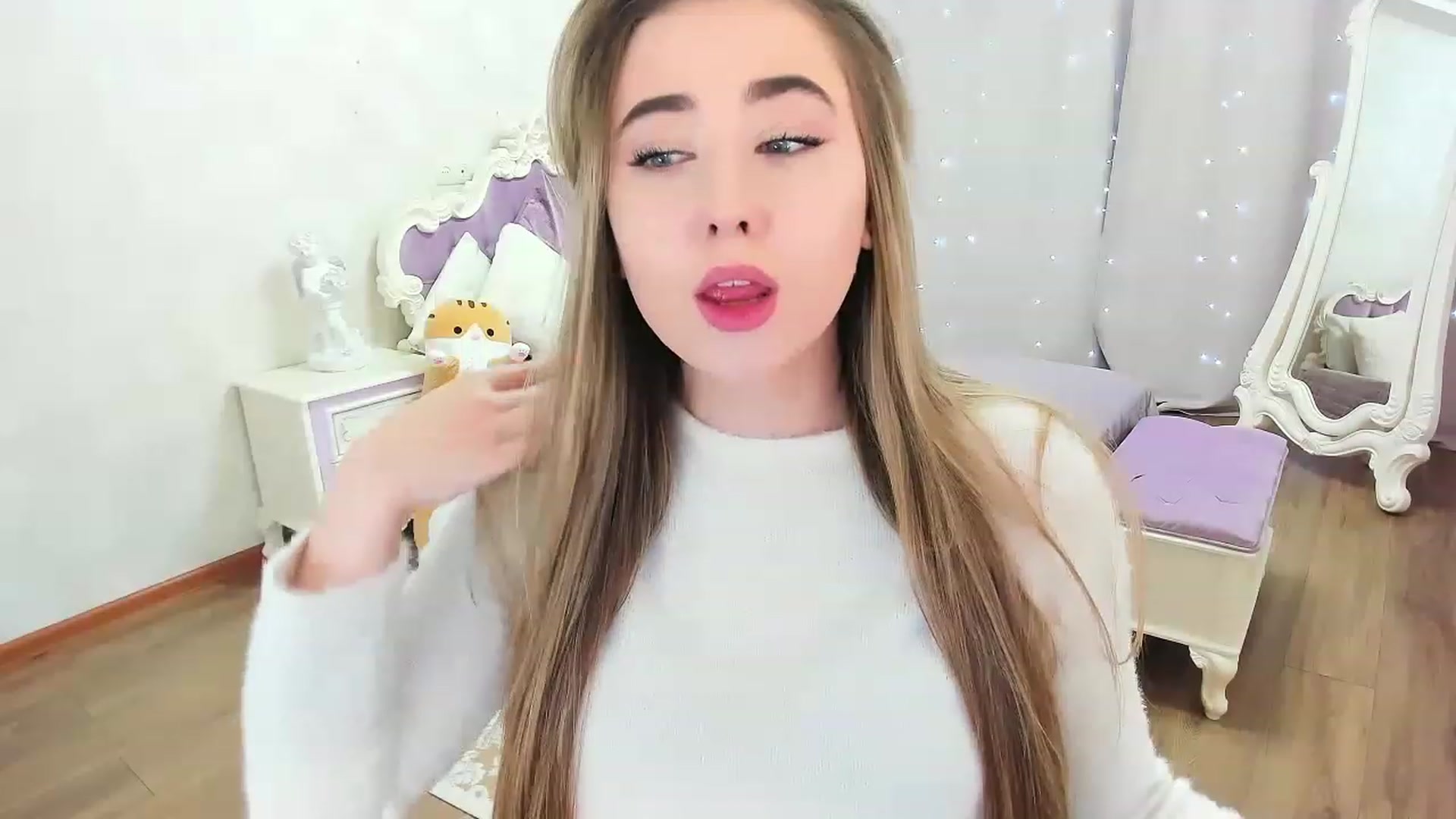 Gallery image thumbnail from Auroraa__'s myfreecams stream on, 11/18/2022, 12:57 image 9 of 20