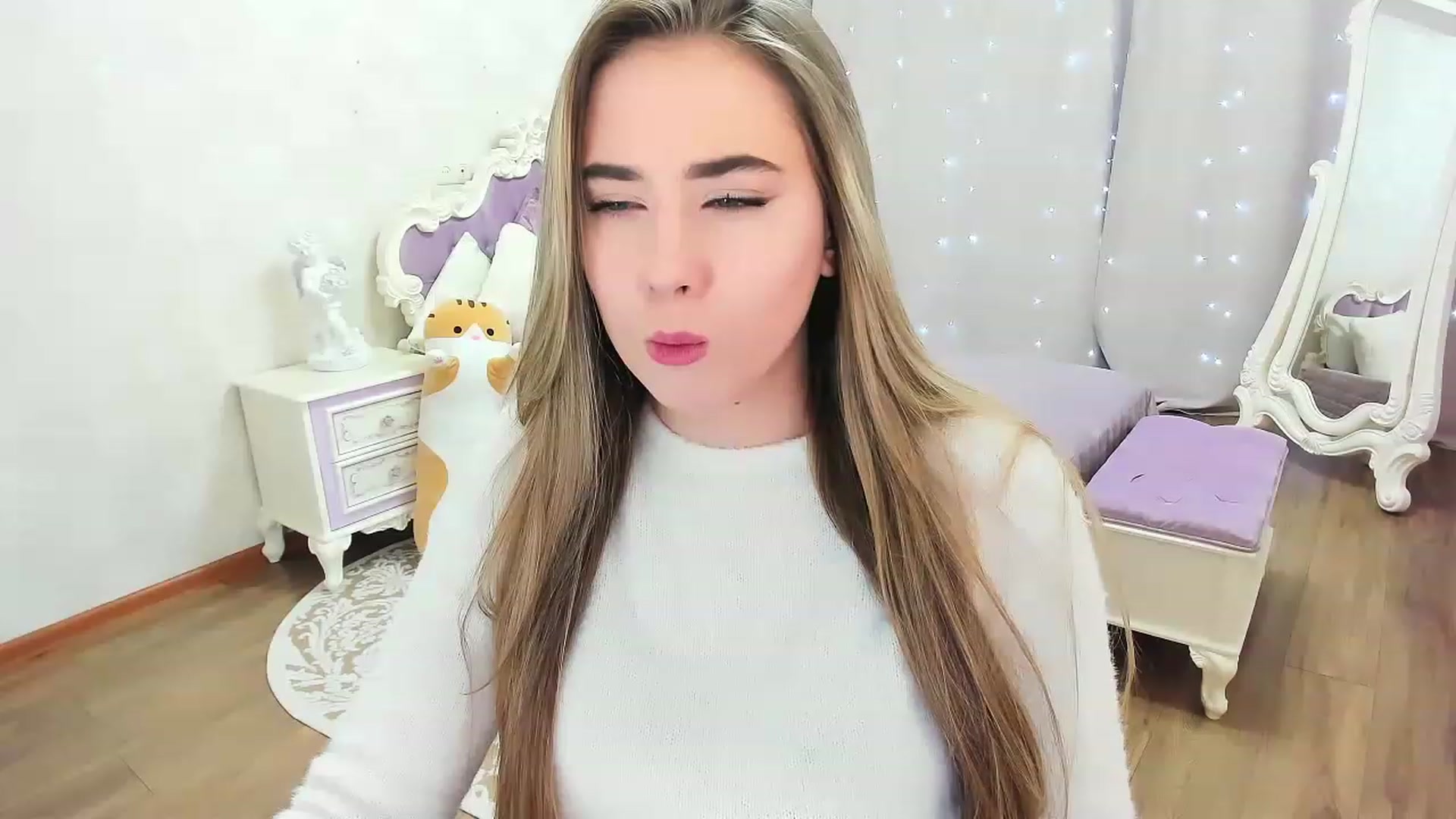 Gallery image thumbnail from Auroraa__'s myfreecams stream on, 11/18/2022, 12:57 image 10 of 20