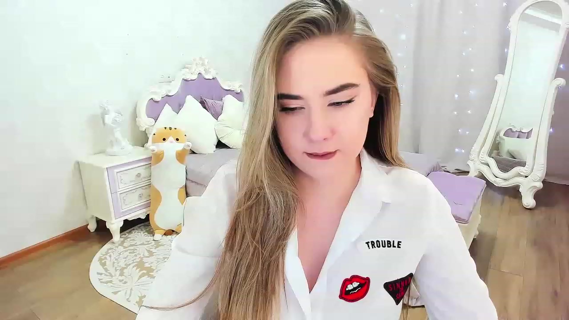 Gallery image thumbnail from Auroraa__'s myfreecams stream on, 11/19/2022, 15:12 image 12 of 20