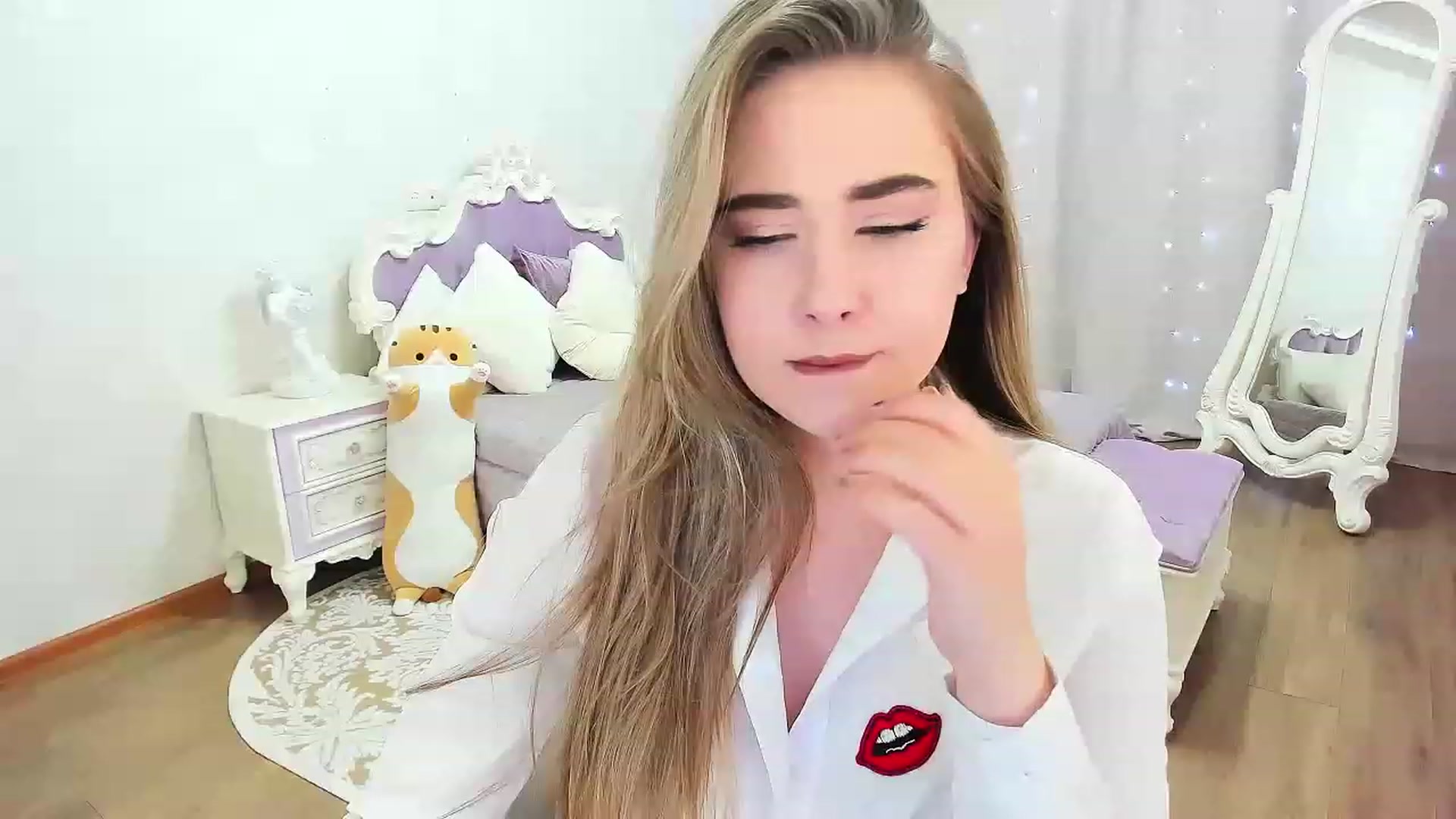 Gallery image thumbnail from Auroraa__'s myfreecams stream on, 11/19/2022, 15:12 image 4 of 20