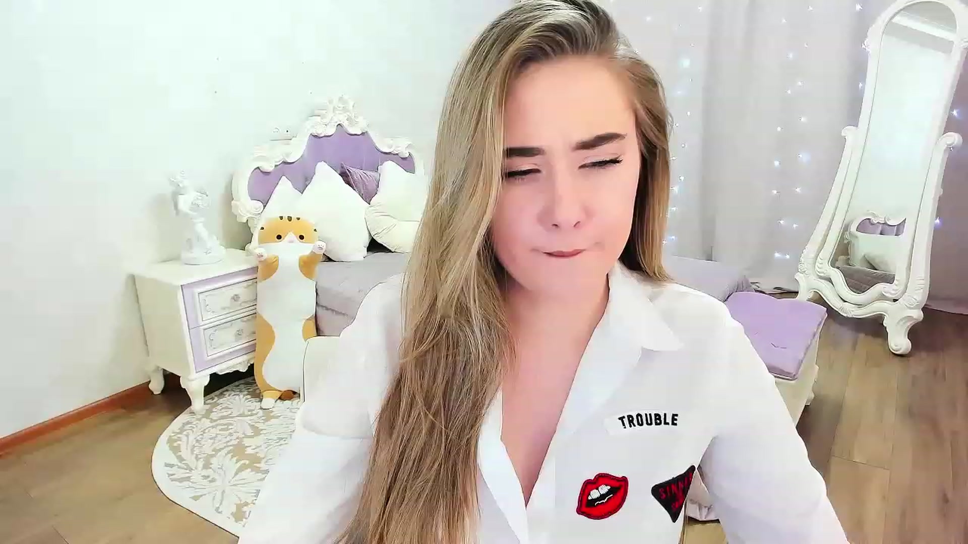 Gallery image thumbnail from Auroraa__'s myfreecams stream on, 11/19/2022, 15:12 image 16 of 20