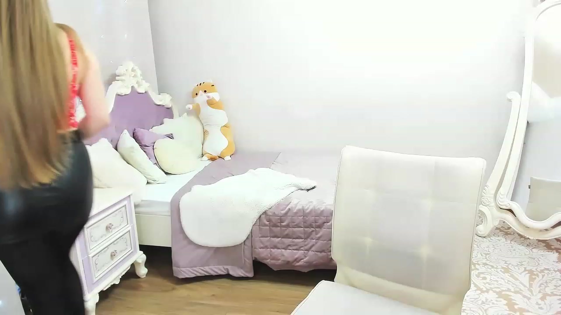 Gallery image thumbnail from Auroraa__'s myfreecams stream on, 11/22/2022, 14:09 image 5 of 20