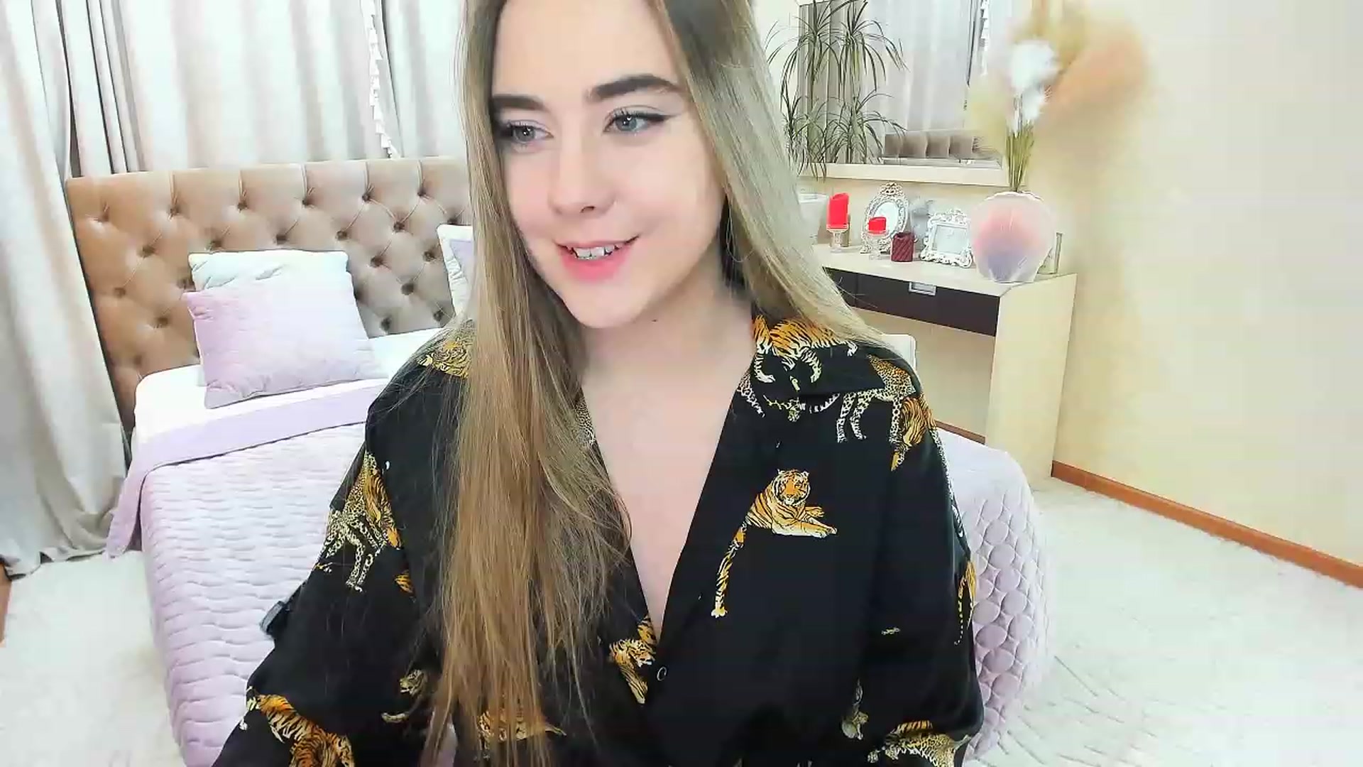 Gallery image thumbnail from Auroraa__'s myfreecams stream on, 11/24/2022, 11:05 image 14 of 20